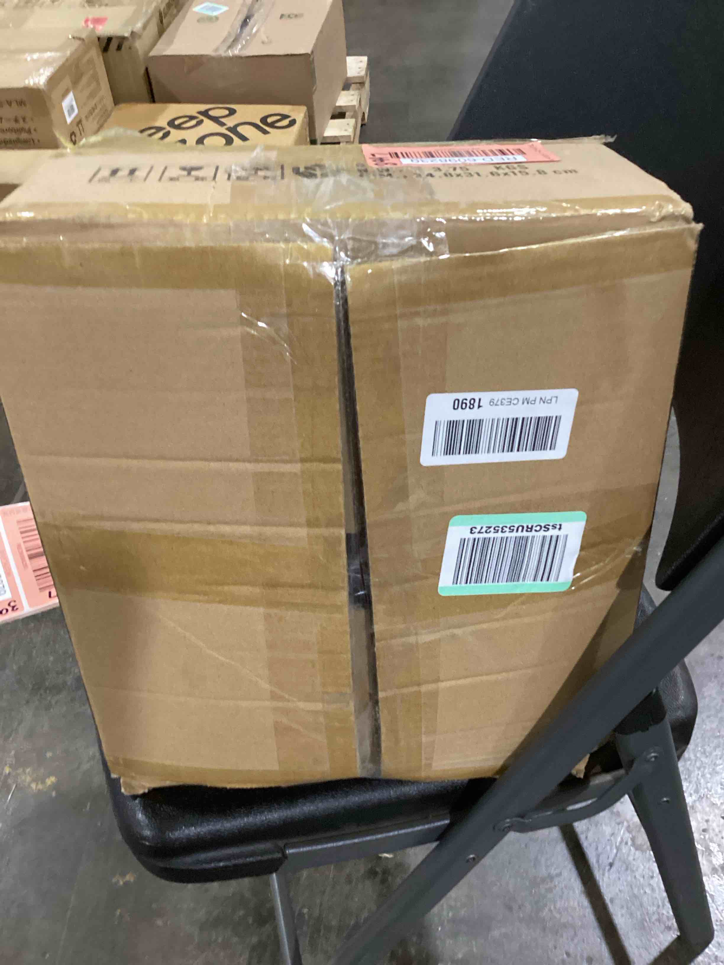 https://s3.amazonaws.com/lotting-images-prod/bidfta/RED6098239_1716557664139.jpeg