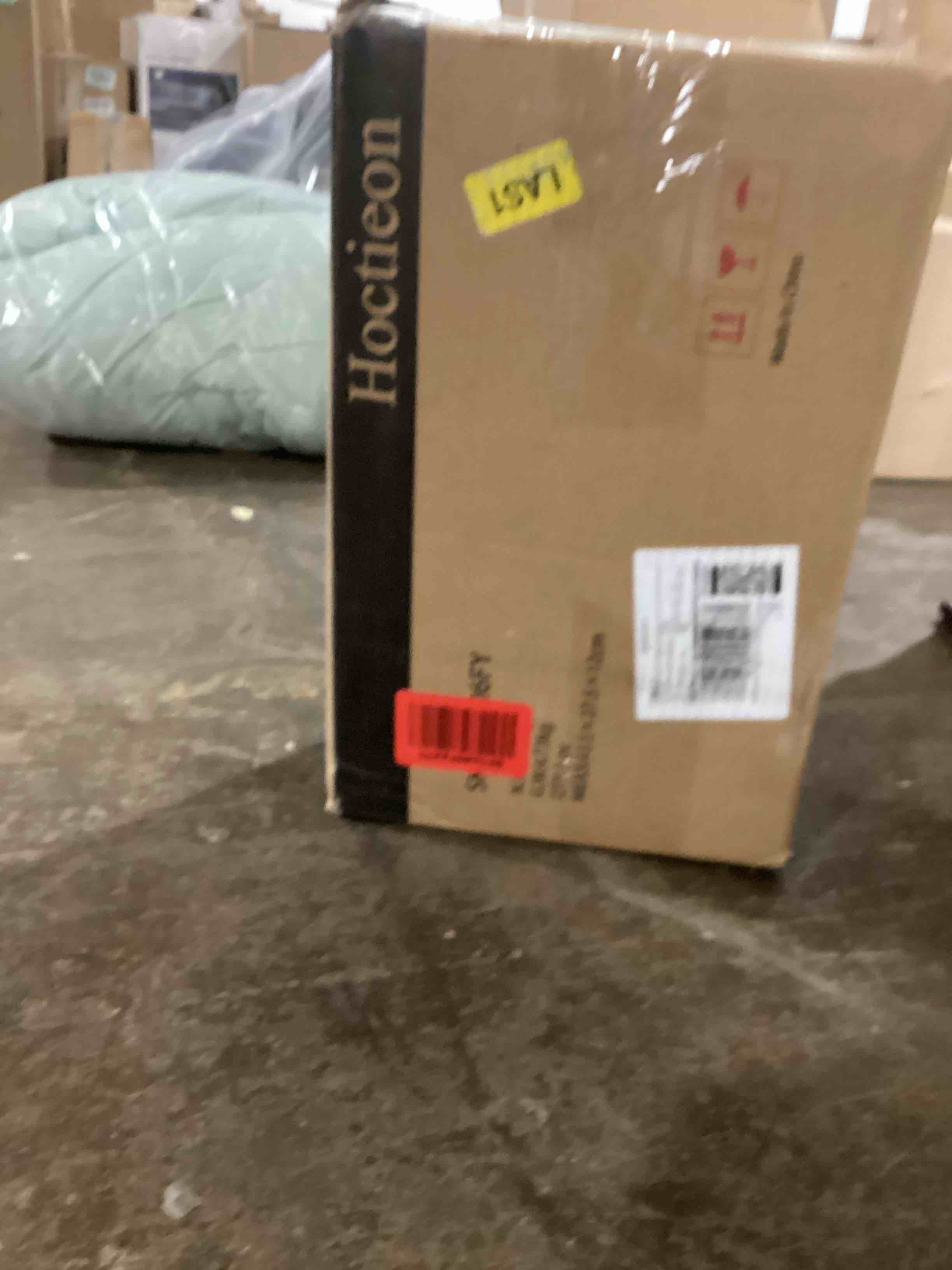 https://s3.amazonaws.com/lotting-images-prod/bidfta/RED6098300_1716574145938.jpeg
