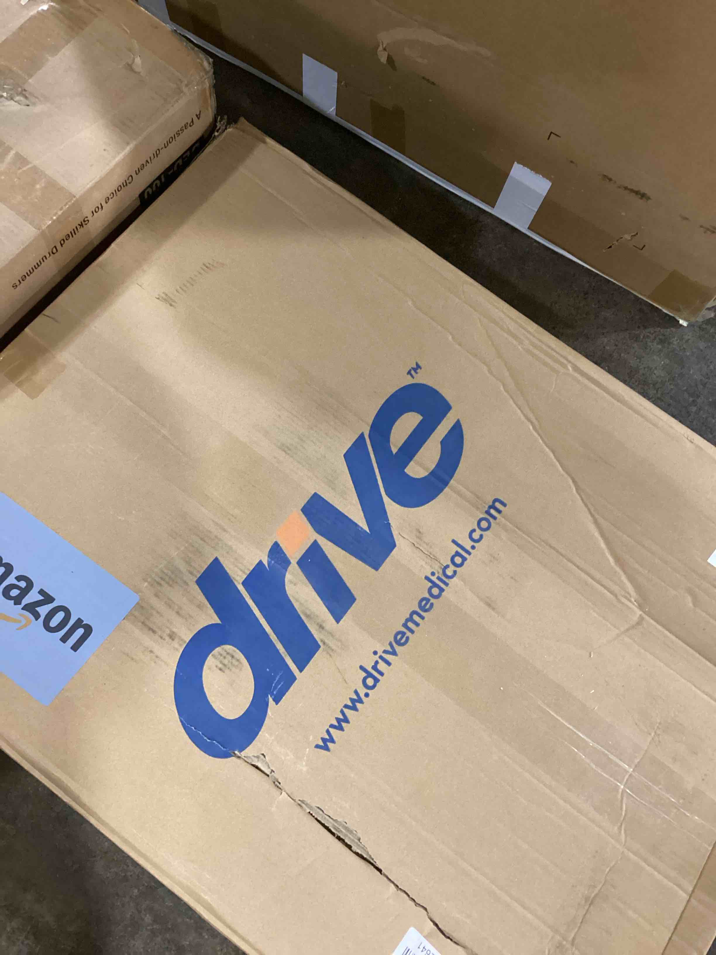 https://s3.amazonaws.com/lotting-images-prod/bidfta/RED6098990_1718031417478.jpeg