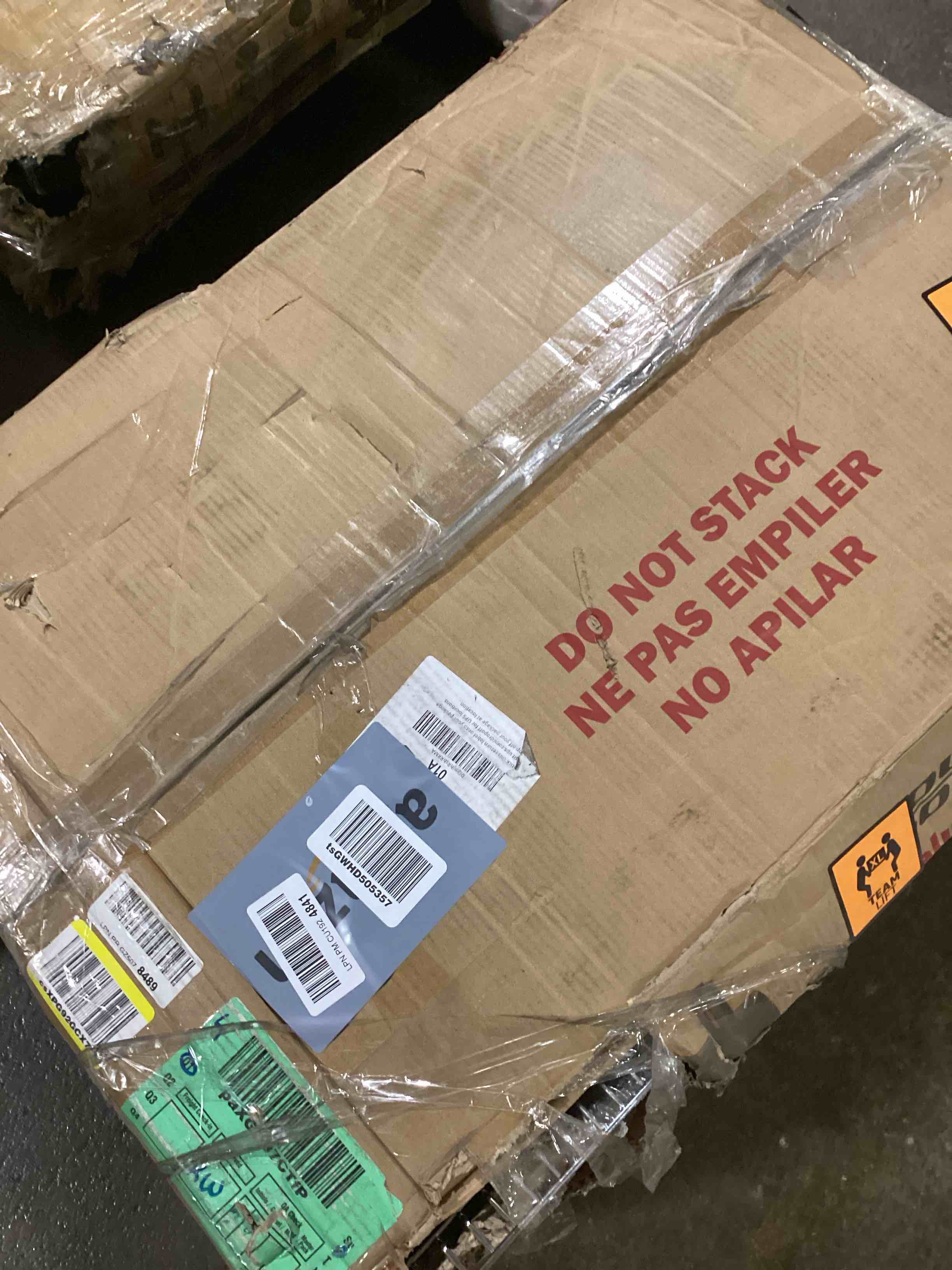 https://s3.amazonaws.com/lotting-images-prod/bidfta/RED6099005_1718033176892.jpeg
