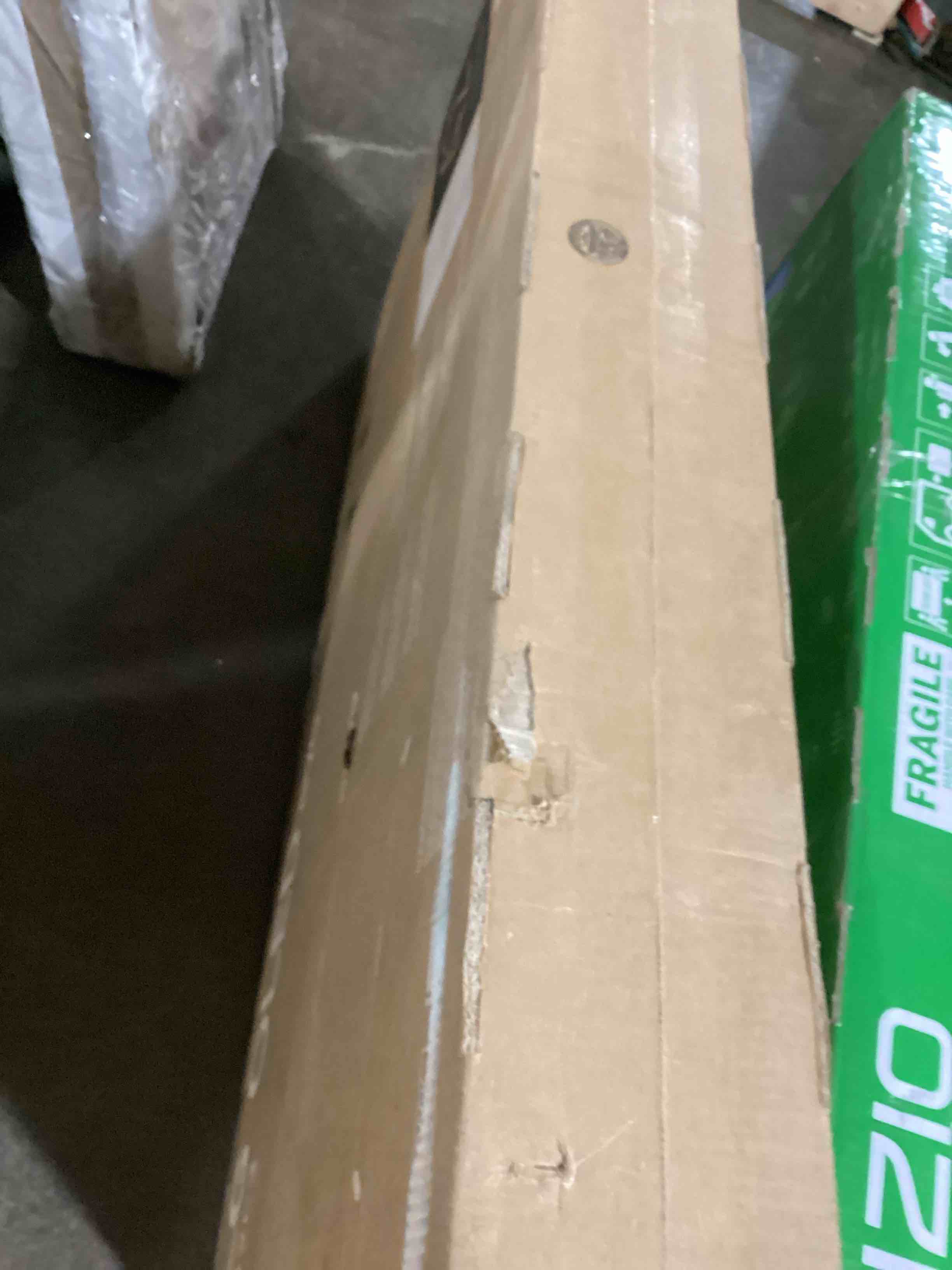 https://s3.amazonaws.com/lotting-images-prod/bidfta/RED6102928_1715089623801.jpeg