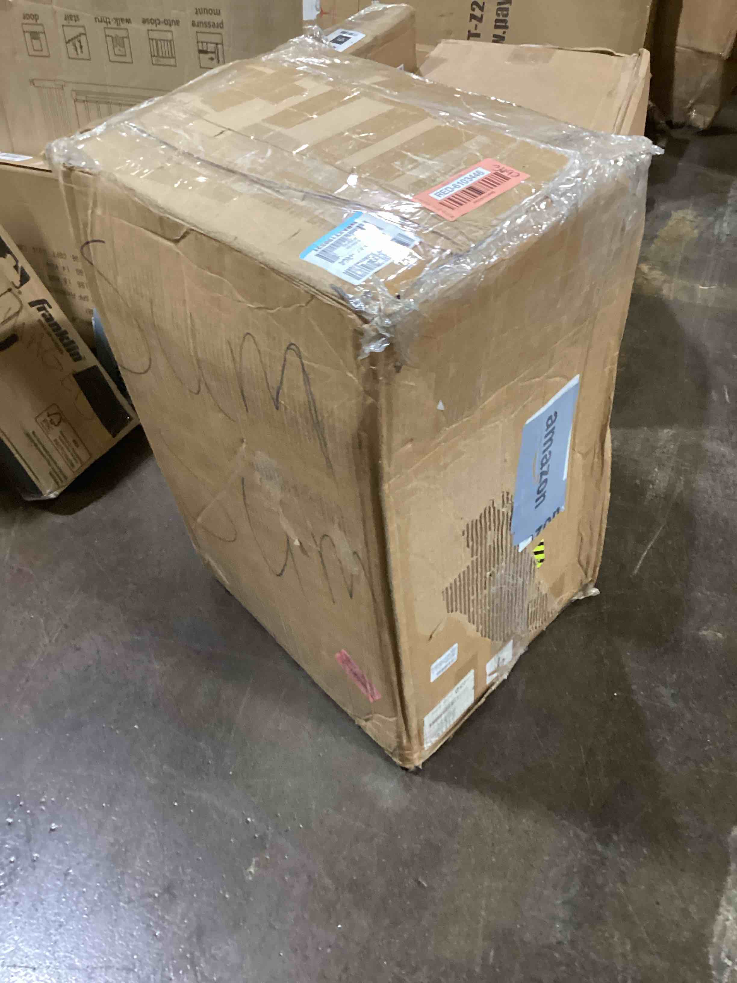 https://s3.amazonaws.com/lotting-images-prod/bidfta/RED6103446_1715602802655.jpeg