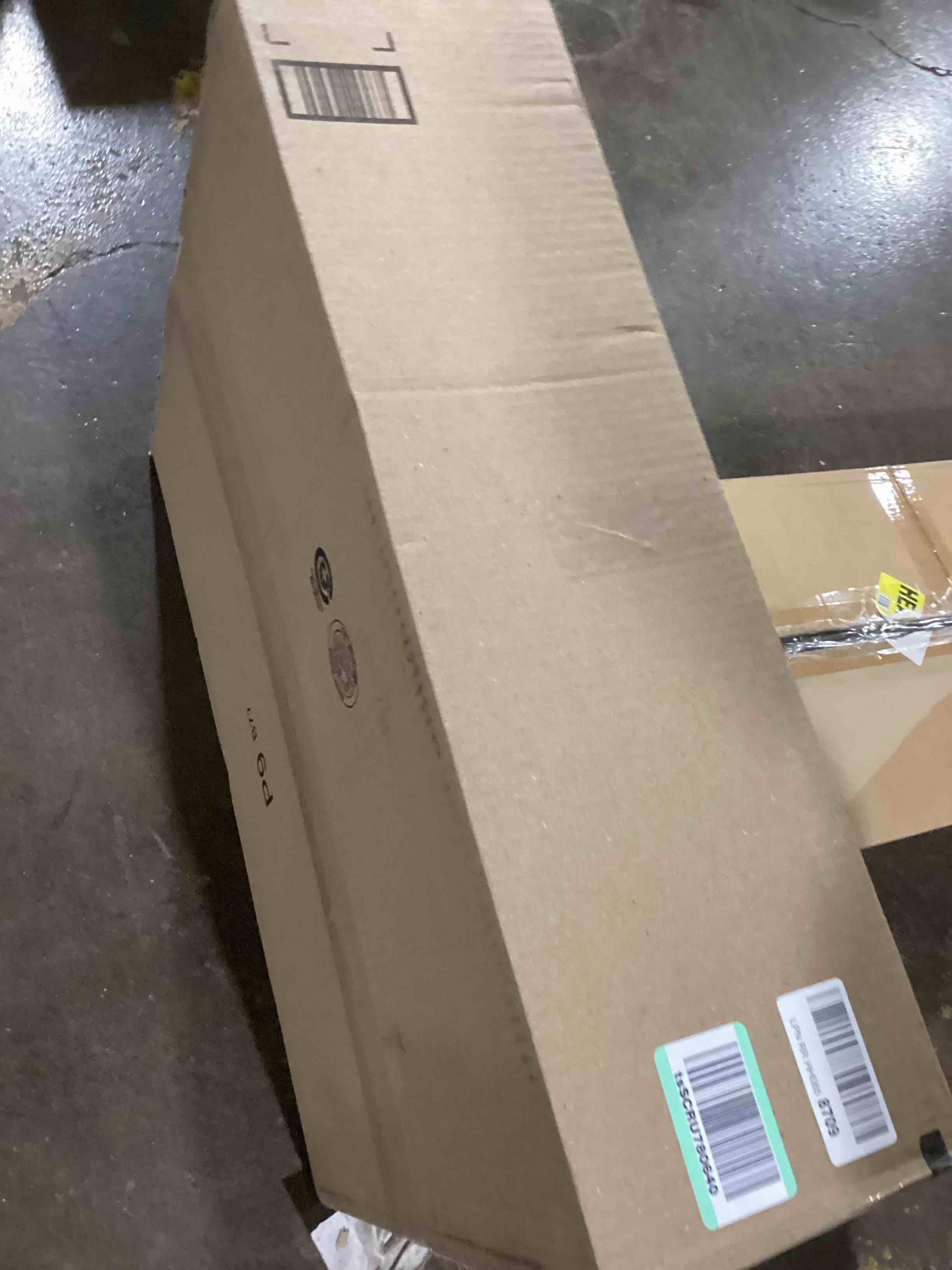 https://s3.amazonaws.com/lotting-images-prod/bidfta/RED6103615_1715694026298.jpeg