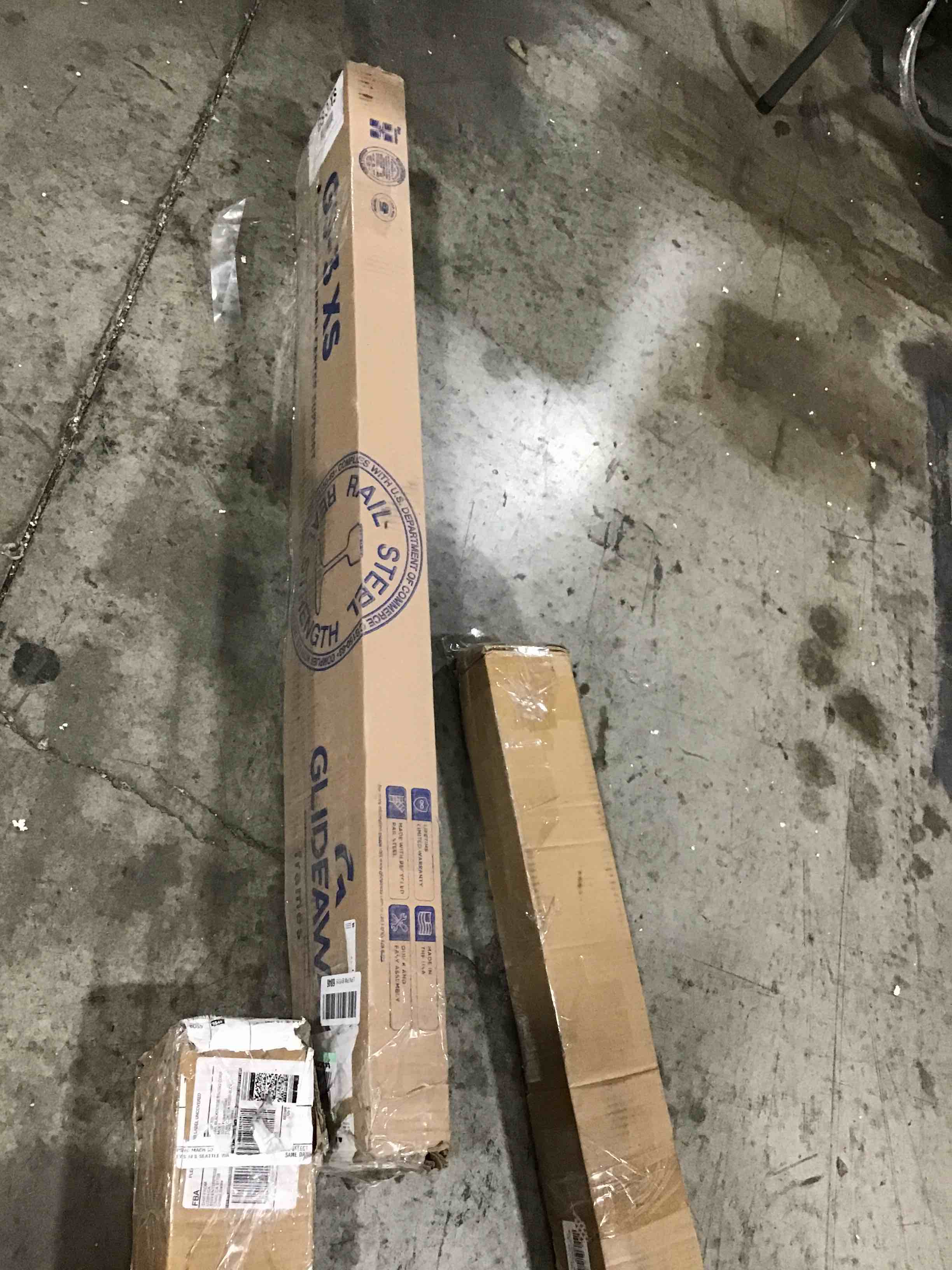 https://s3.amazonaws.com/lotting-images-prod/bidfta/RED6104877_1716309462534.jpeg