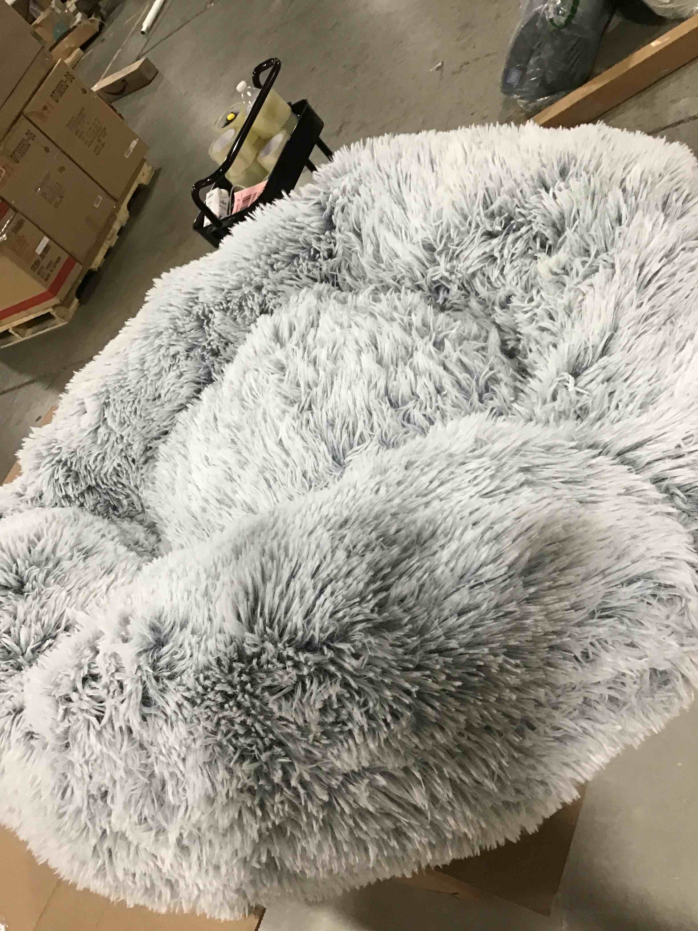 https://s3.amazonaws.com/lotting-images-prod/bidfta/RED6105246_1716557161971.jpeg