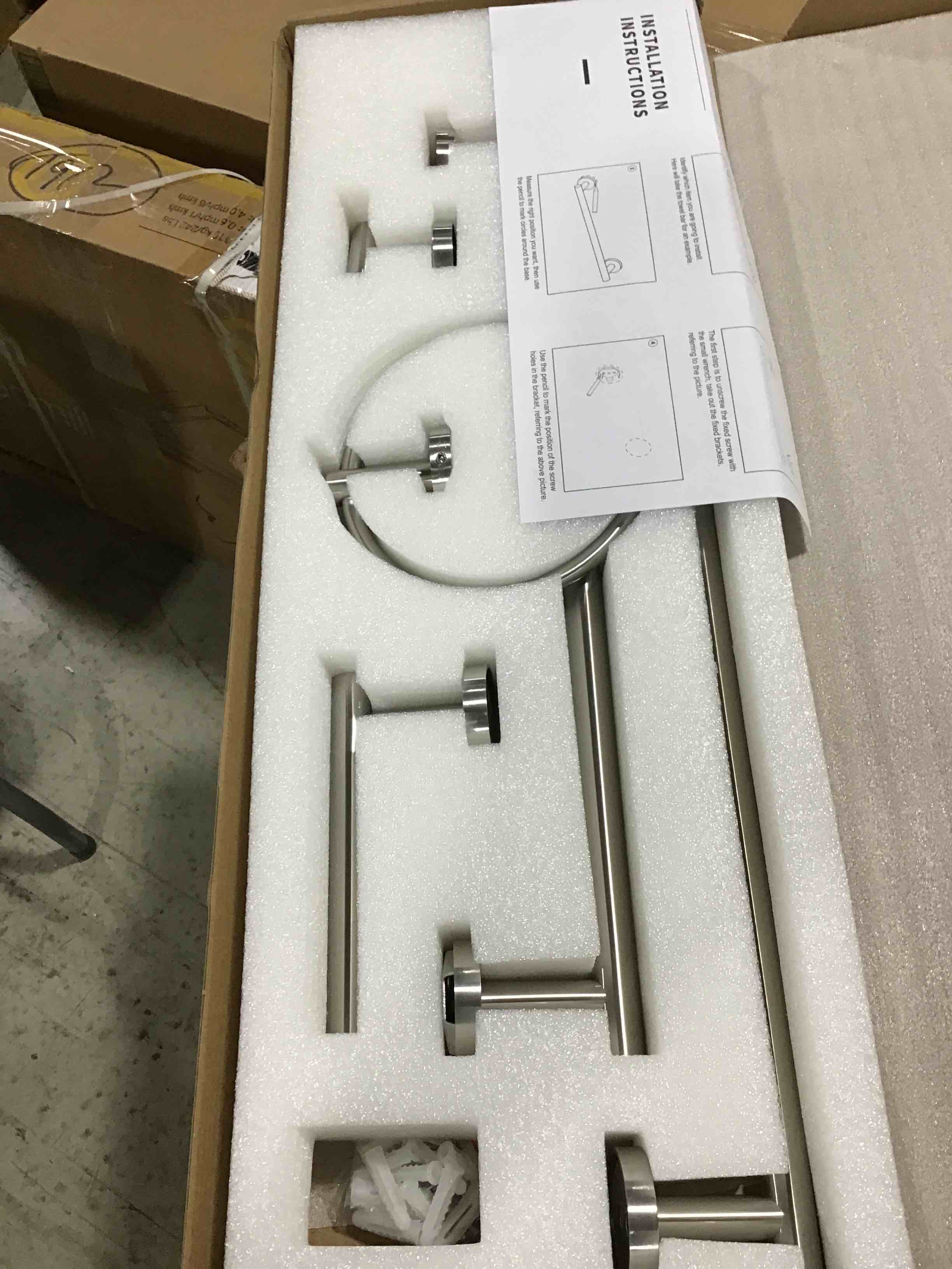 https://s3.amazonaws.com/lotting-images-prod/bidfta/RED6105256_1716560787396.jpeg