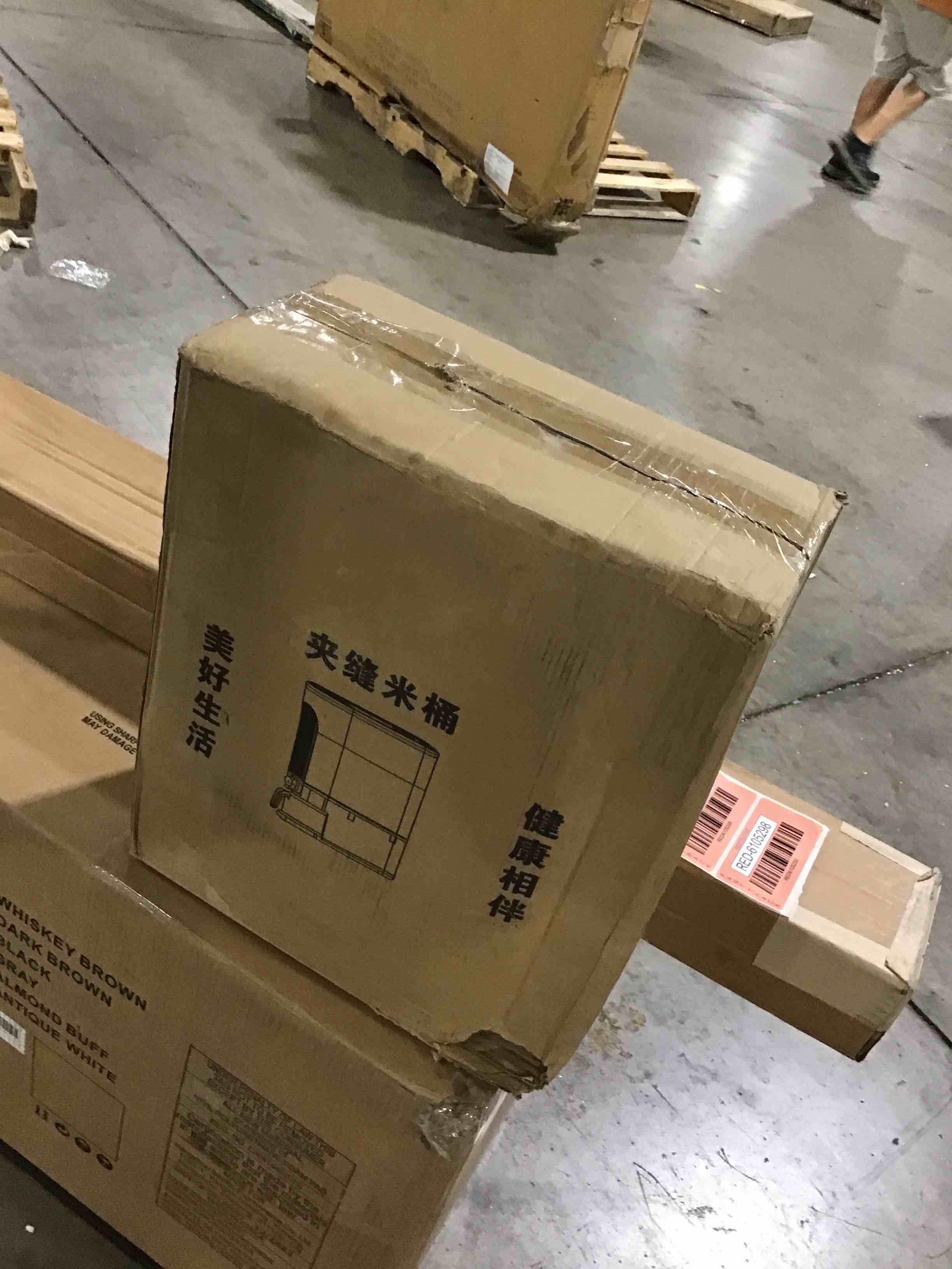 https://s3.amazonaws.com/lotting-images-prod/bidfta/RED6105296_1716572516307.jpeg
