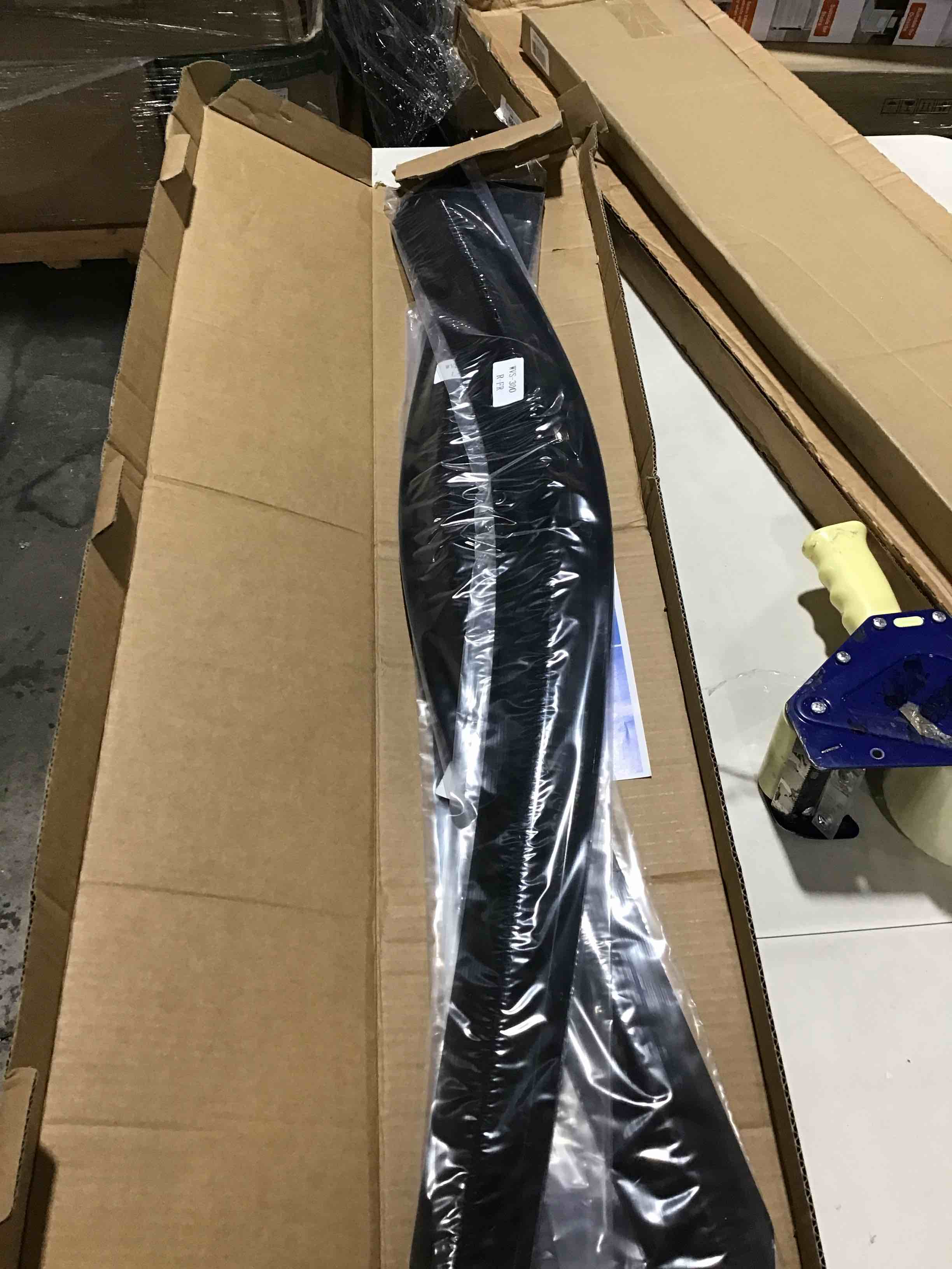 https://s3.amazonaws.com/lotting-images-prod/bidfta/RED6105414_1716894872294.jpeg