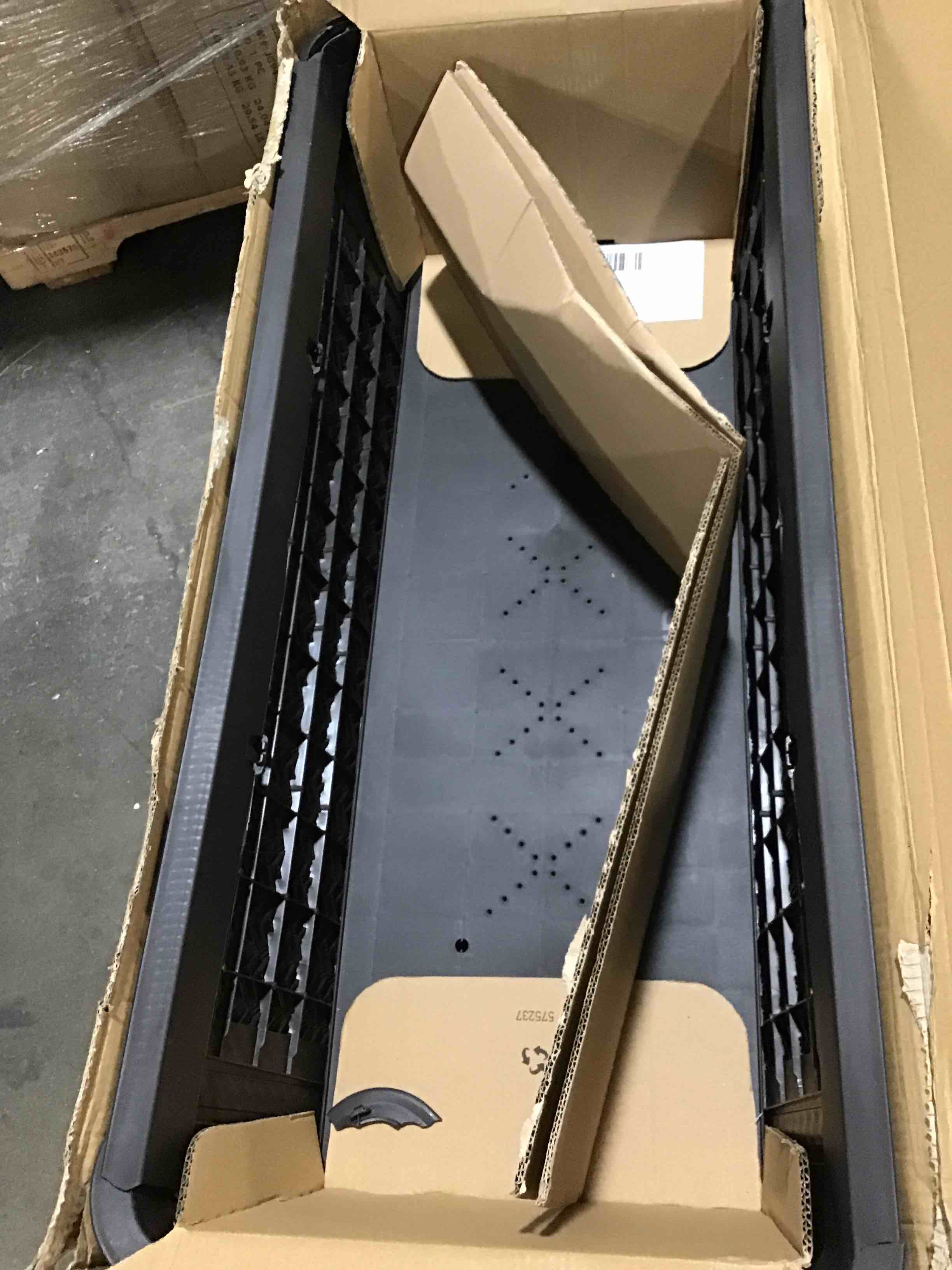 https://s3.amazonaws.com/lotting-images-prod/bidfta/RED6105432_1716897069519.jpeg