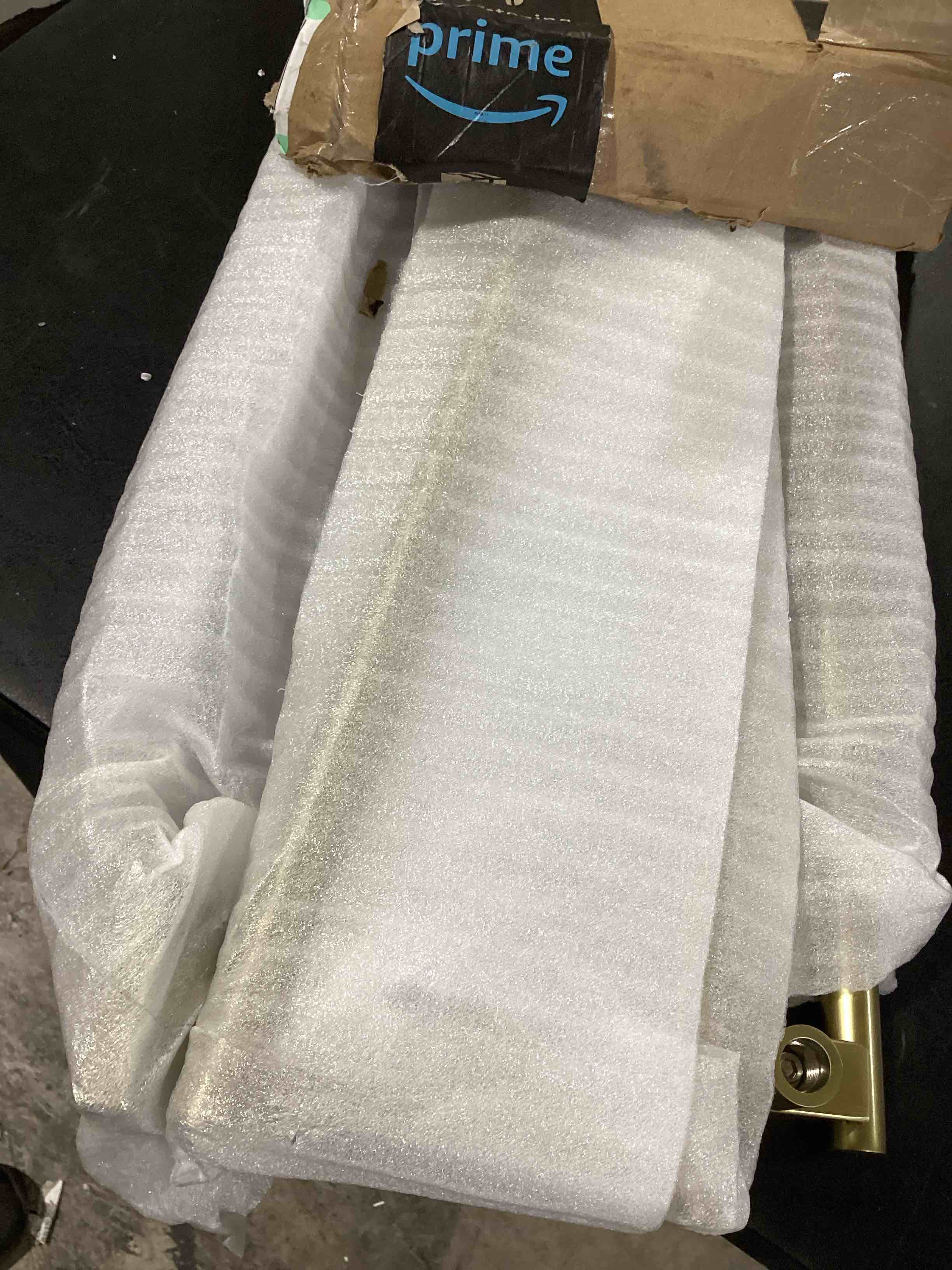 https://s3.amazonaws.com/lotting-images-prod/bidfta/RED6105956_1716057200536.jpeg