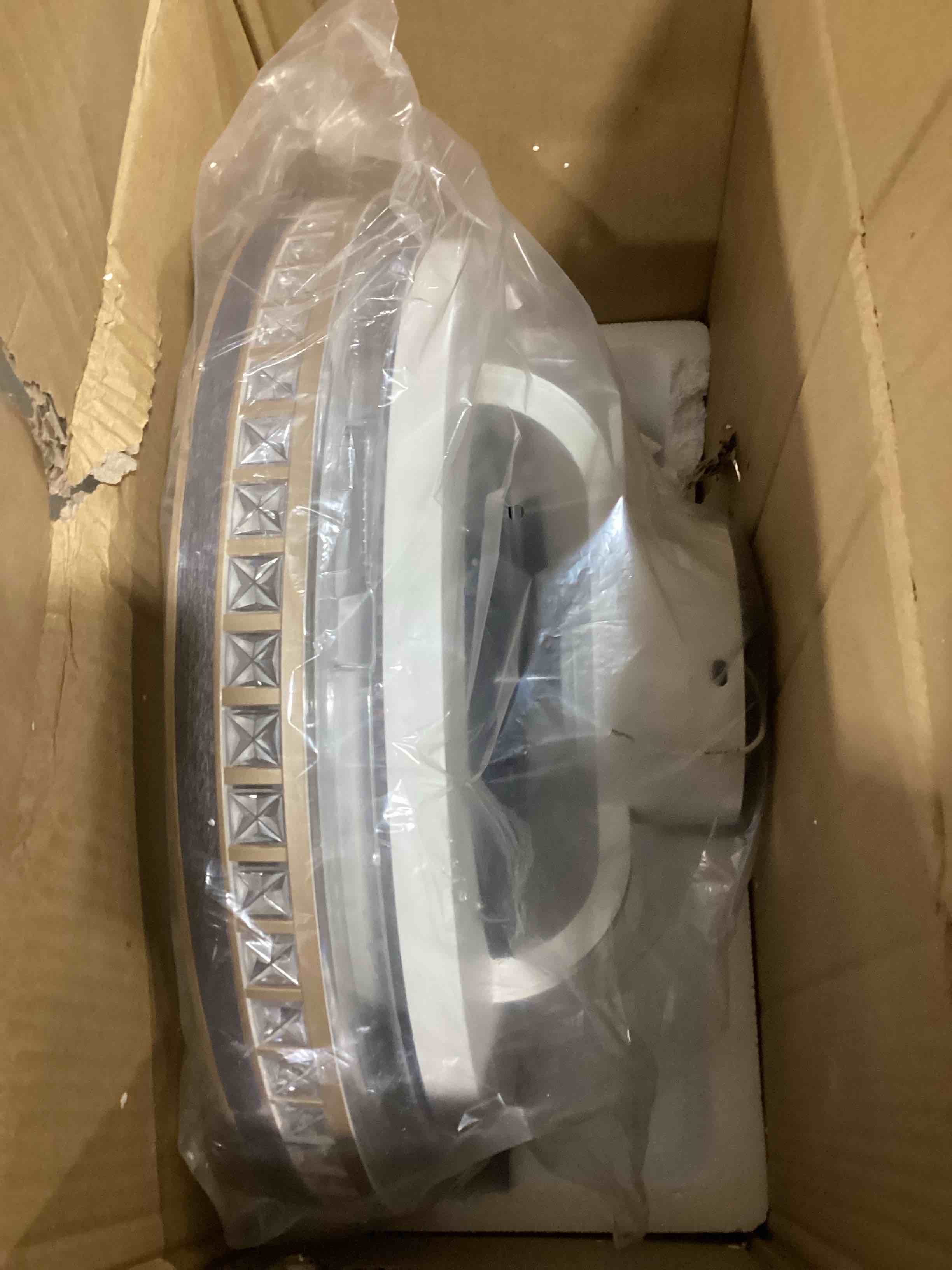 https://s3.amazonaws.com/lotting-images-prod/bidfta/RED6106527_1721220695211.jpeg