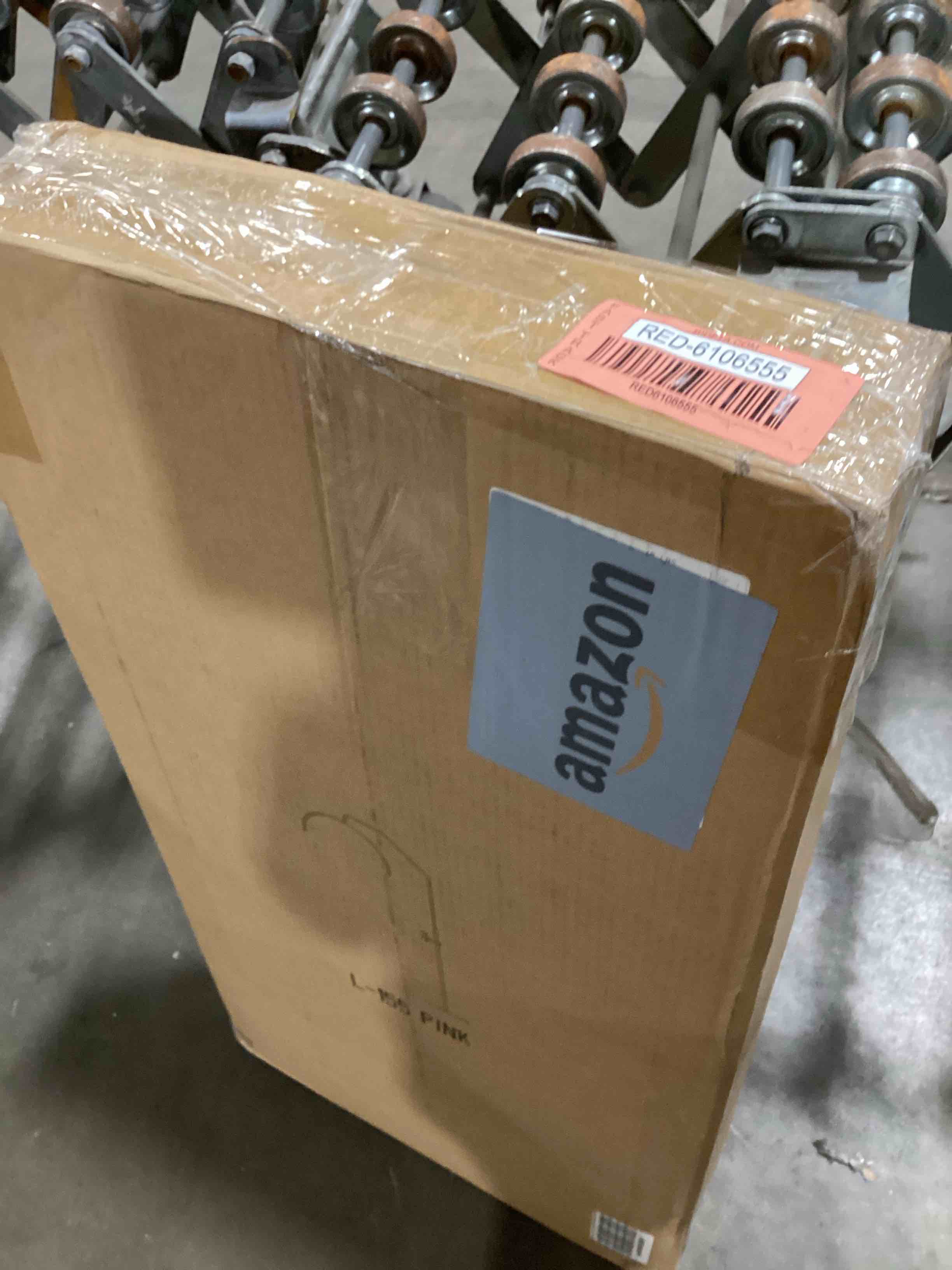 https://s3.amazonaws.com/lotting-images-prod/bidfta/RED6106555_1721231170617.jpeg