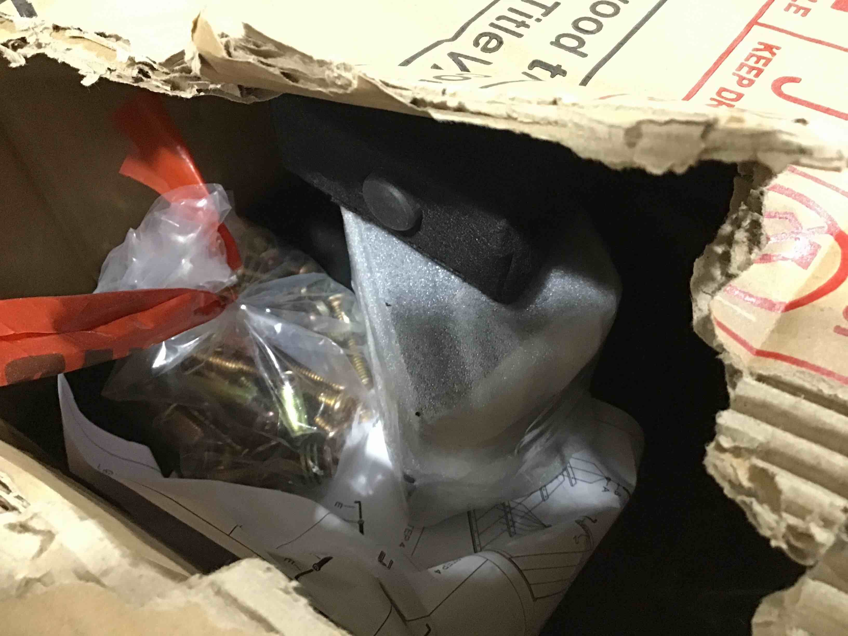 https://s3.amazonaws.com/lotting-images-prod/bidfta/RED6107535_1717161348285.jpeg