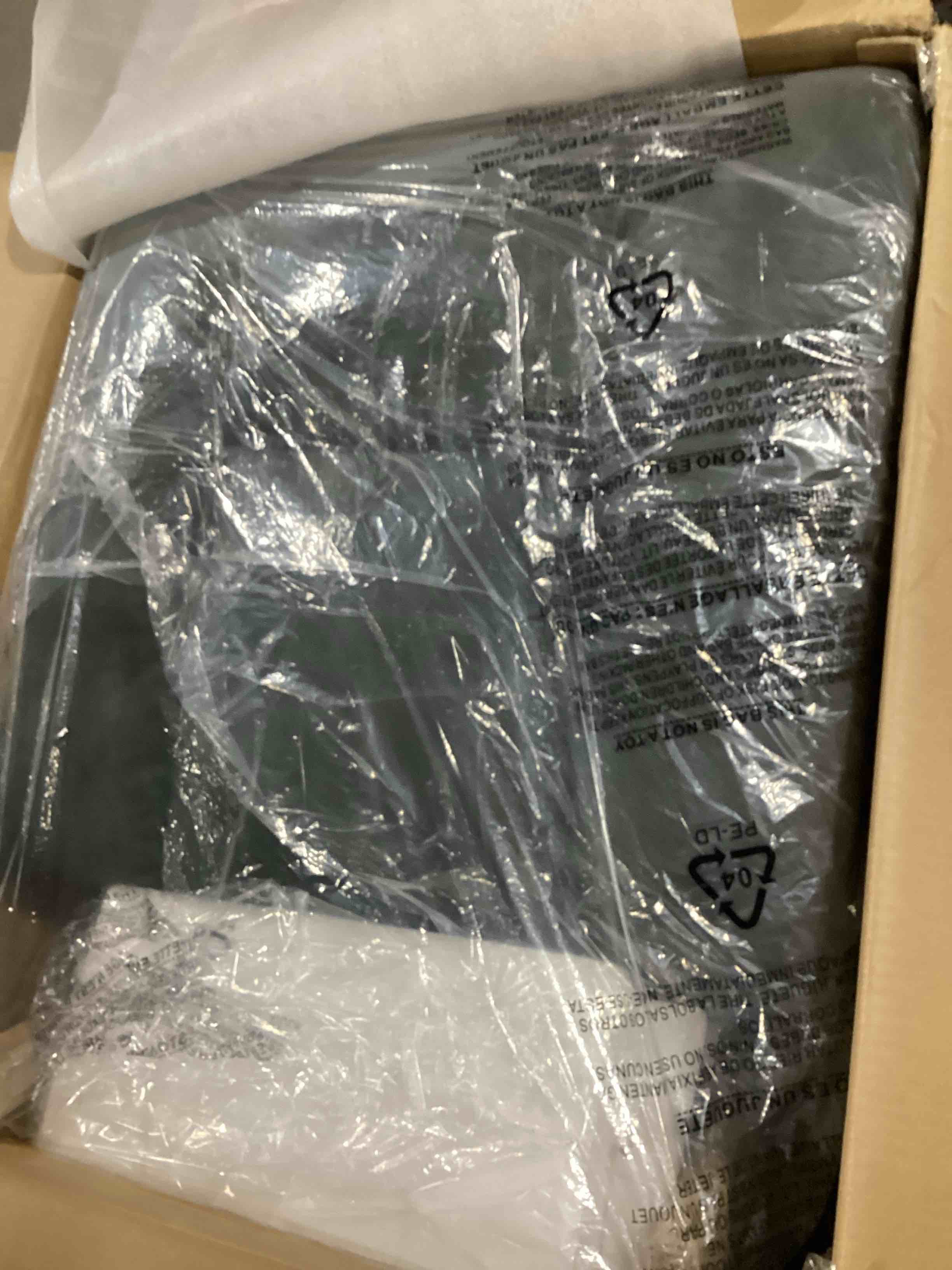 https://s3.amazonaws.com/lotting-images-prod/bidfta/RED6108297_1718033098837.jpeg