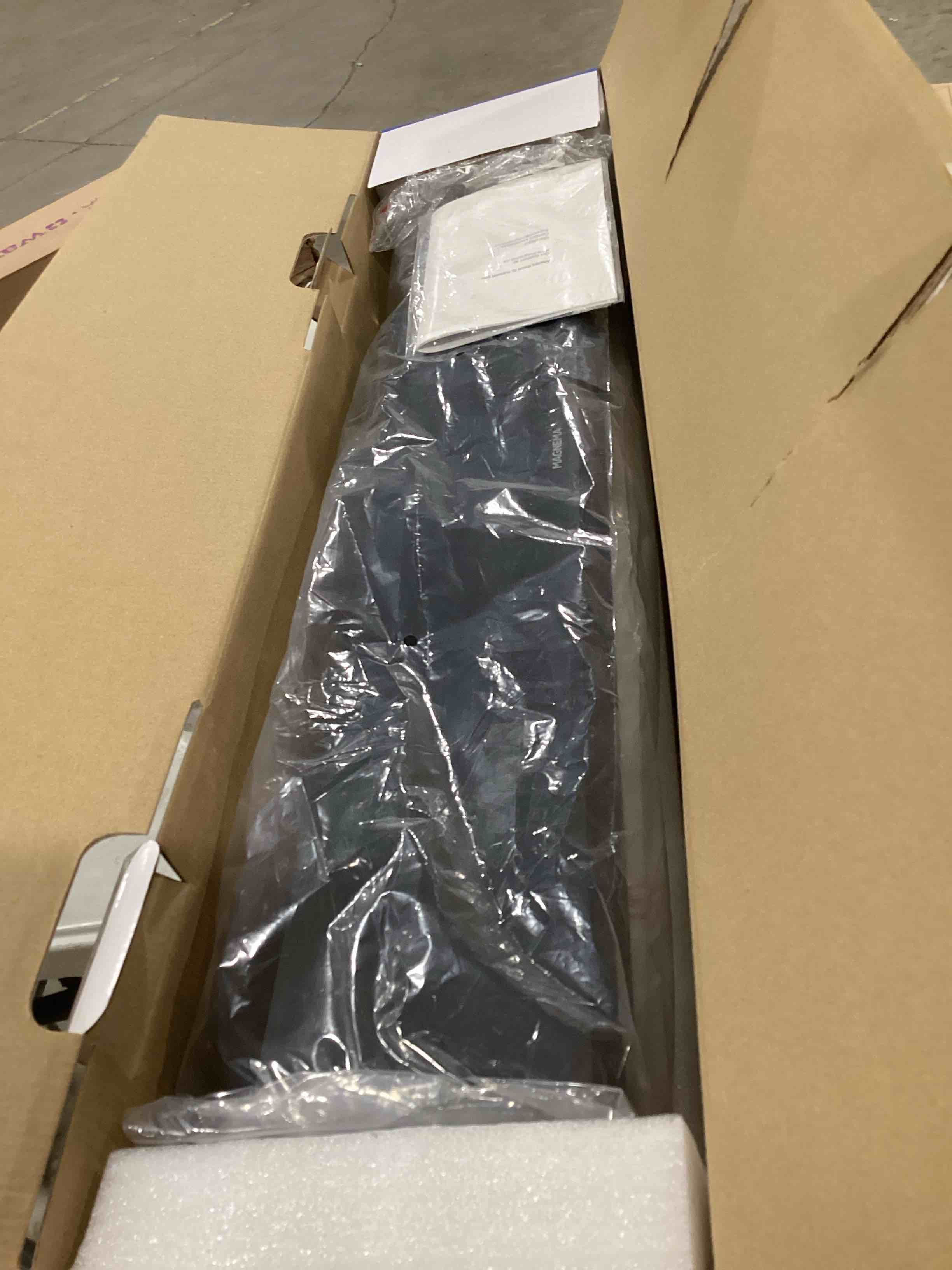 https://s3.amazonaws.com/lotting-images-prod/bidfta/RED6108546_1715686832832.jpeg