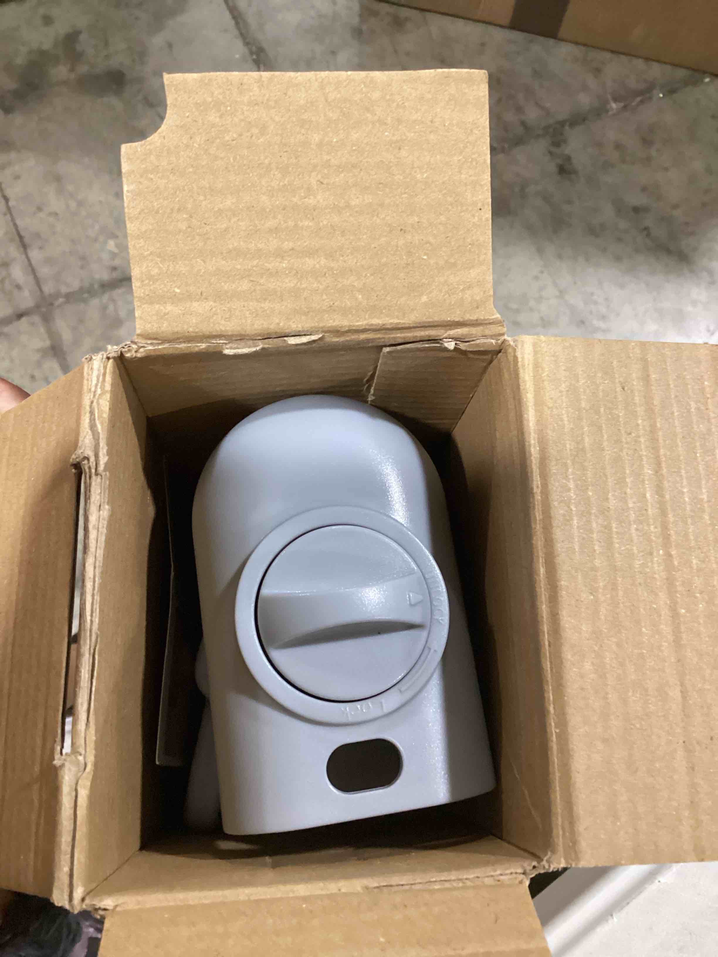 https://s3.amazonaws.com/lotting-images-prod/bidfta/RED6108551_1715688281282.jpeg