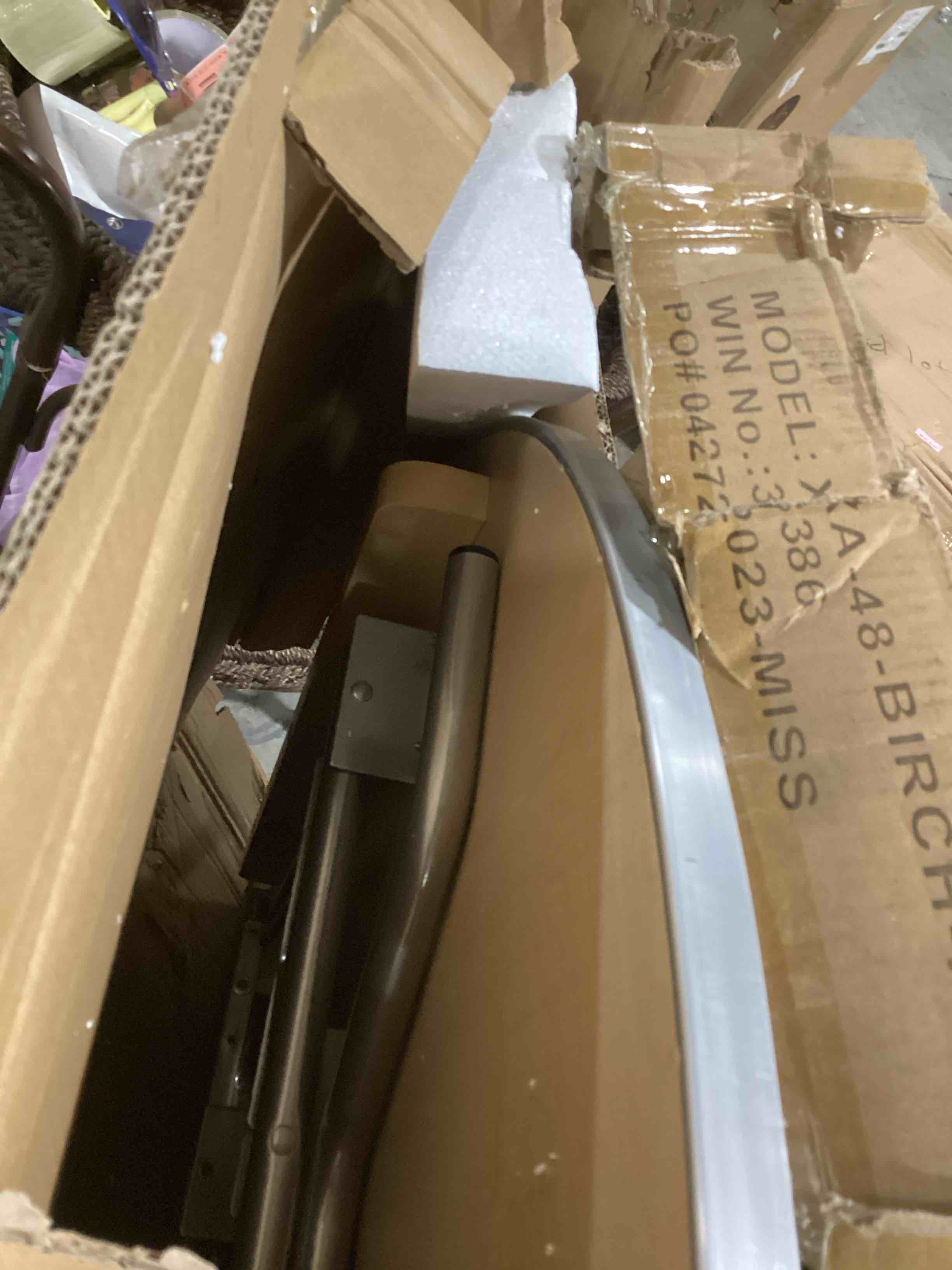 https://s3.amazonaws.com/lotting-images-prod/bidfta/RED6108663_1715717391858.jpeg