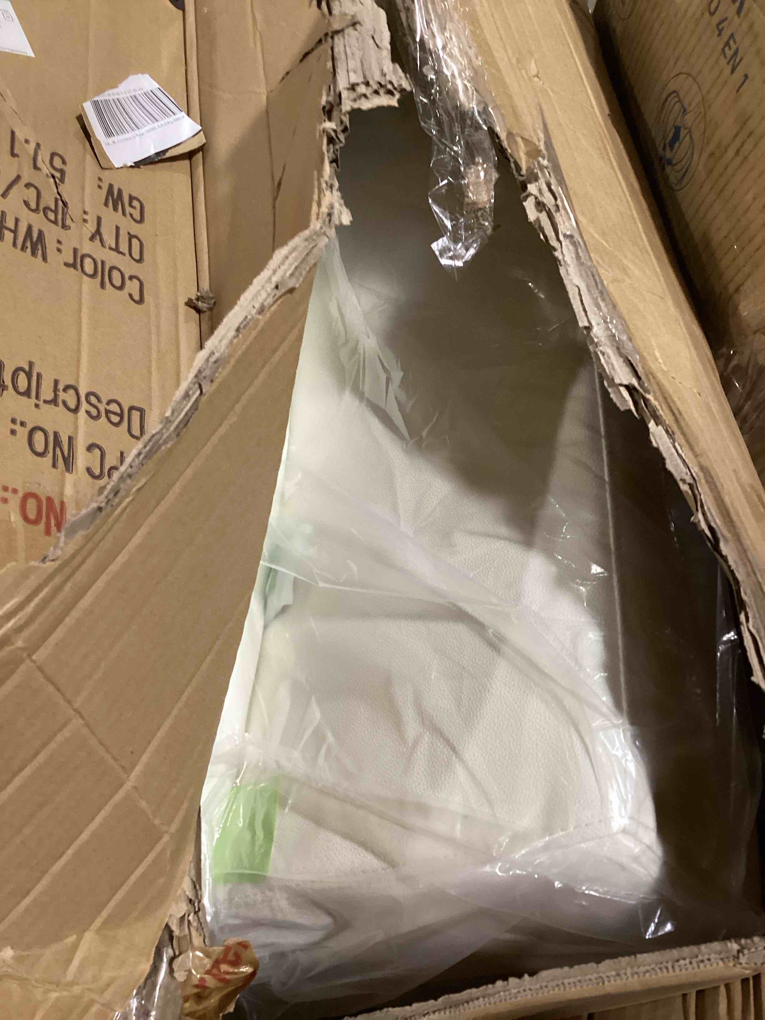 https://s3.amazonaws.com/lotting-images-prod/bidfta/RED6108667_1715772598927.jpeg