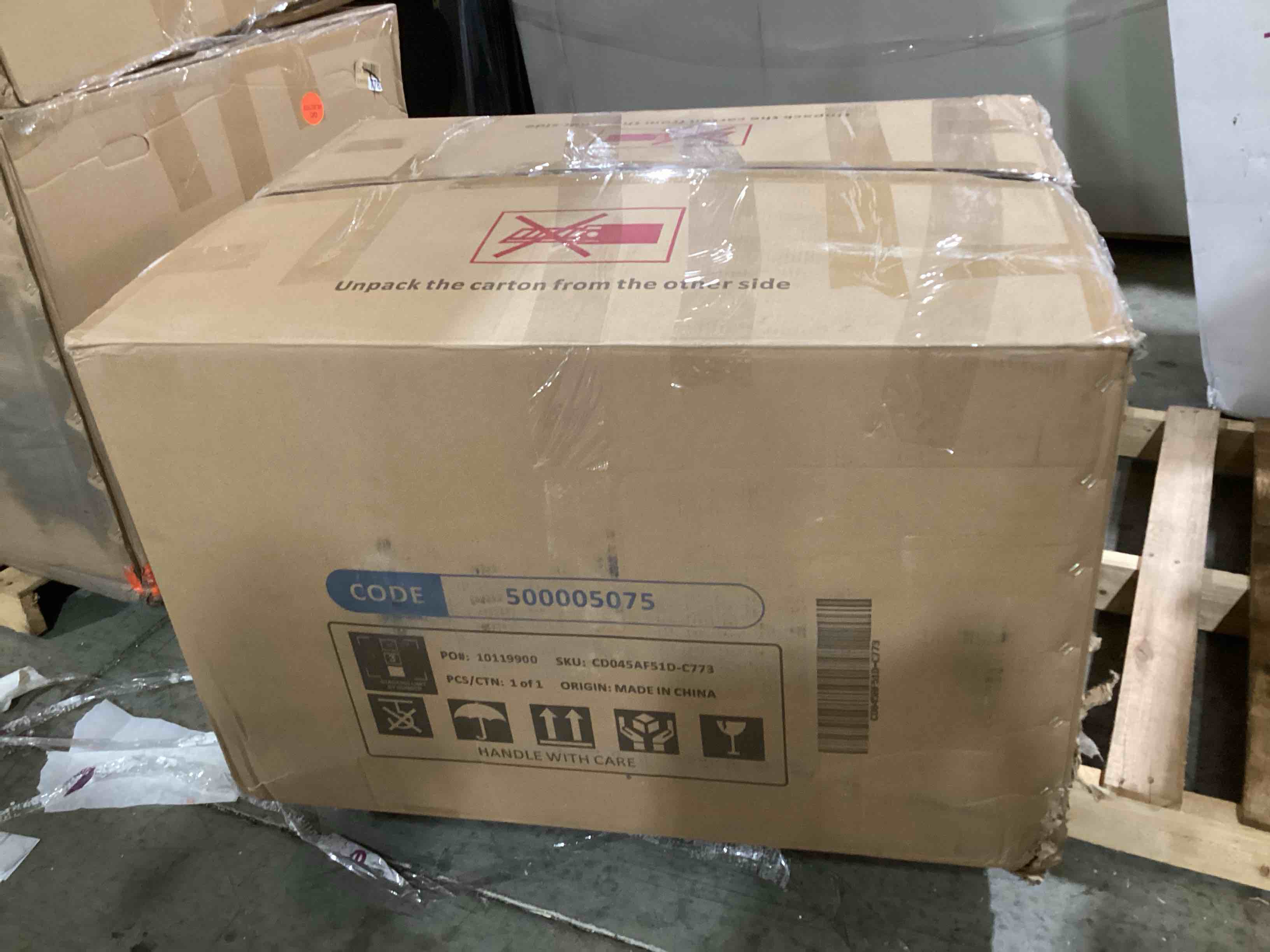 https://s3.amazonaws.com/lotting-images-prod/bidfta/RED6108890_1715873952650.jpeg