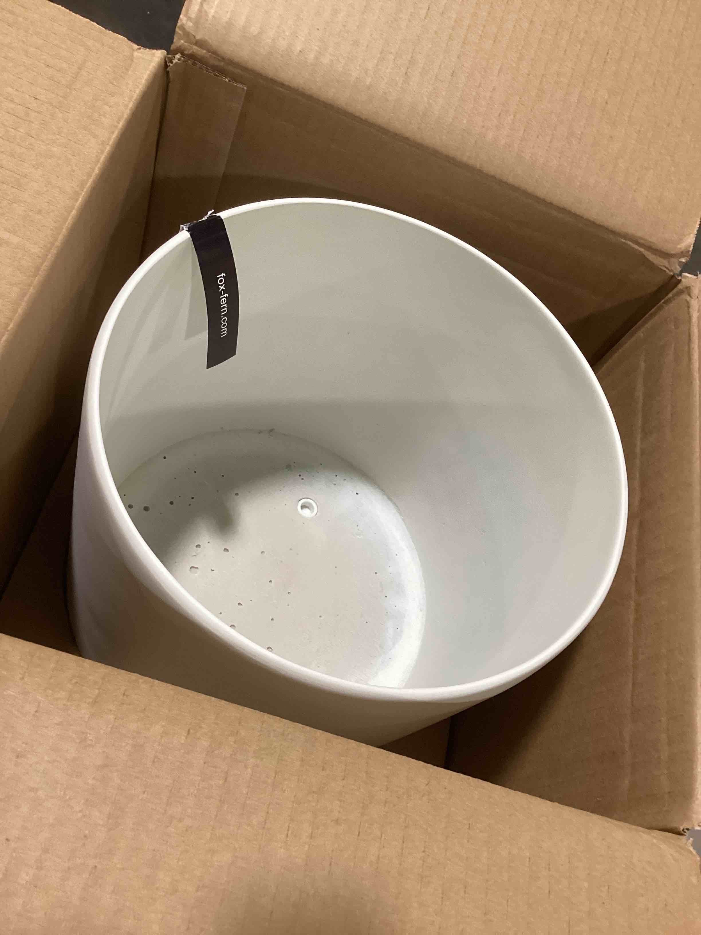 https://s3.amazonaws.com/lotting-images-prod/bidfta/RED6109146_1716033495109.jpeg