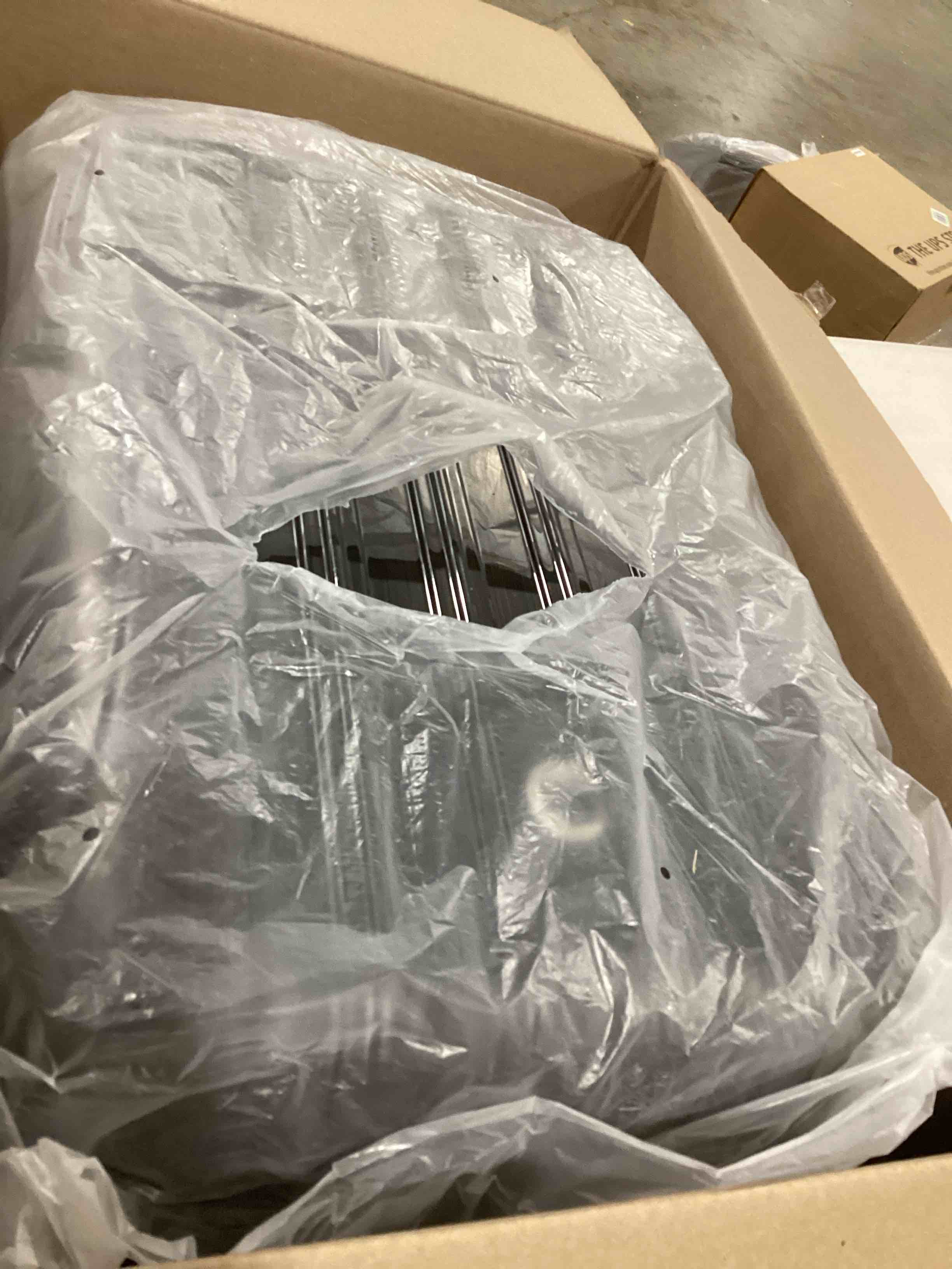 https://s3.amazonaws.com/lotting-images-prod/bidfta/RED6109283_1716208063327.jpeg