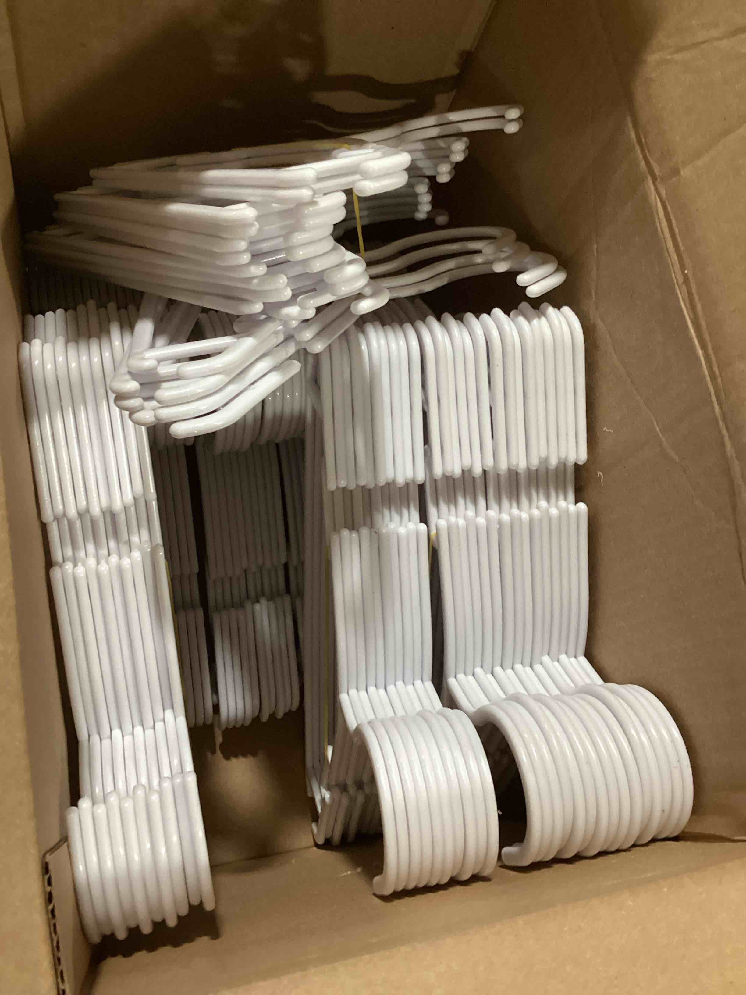https://s3.amazonaws.com/lotting-images-prod/bidfta/RED6109372_1716233150222.jpeg