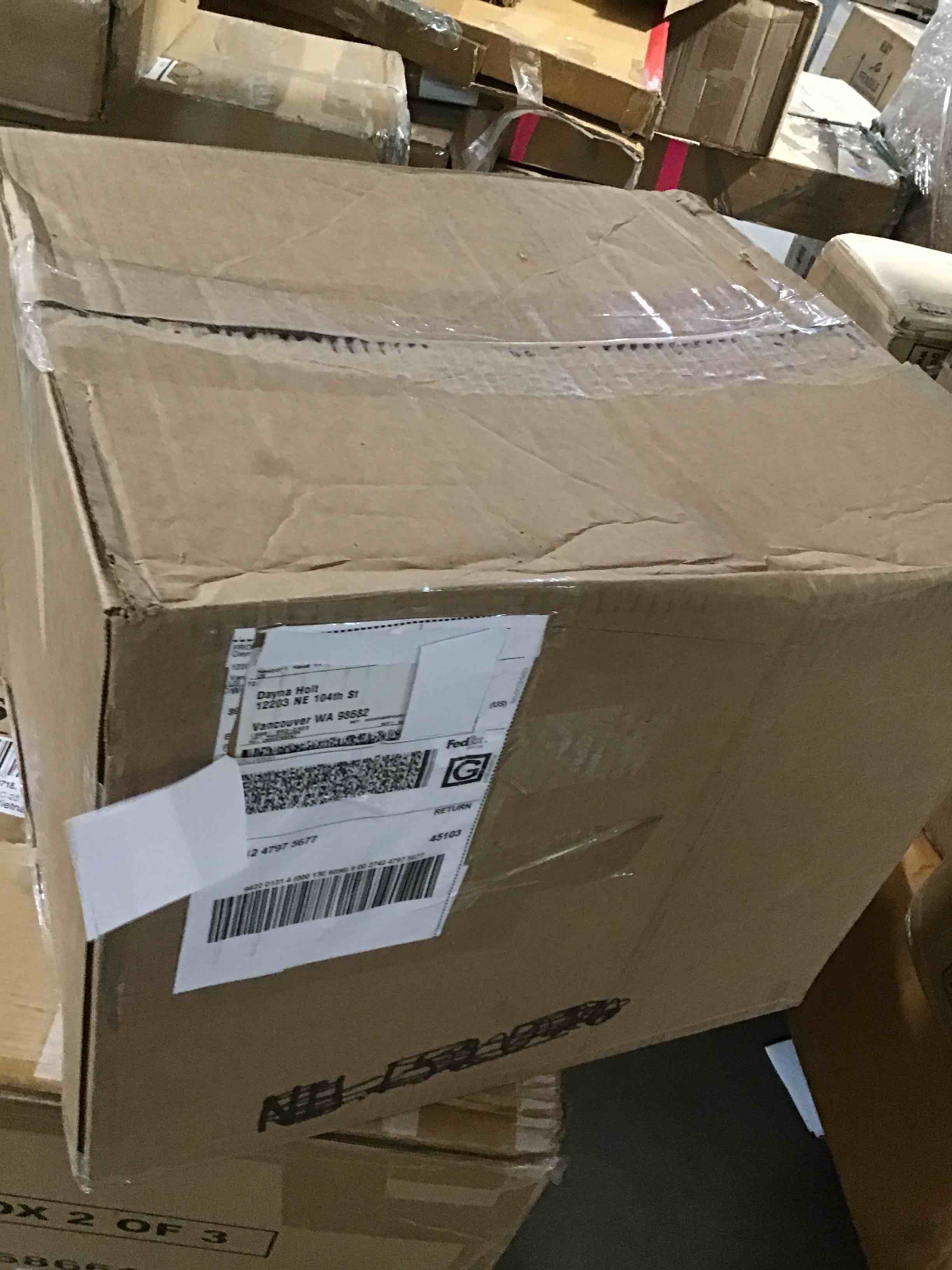 https://s3.amazonaws.com/lotting-images-prod/bidfta/RED6110048_1716316740498.jpeg