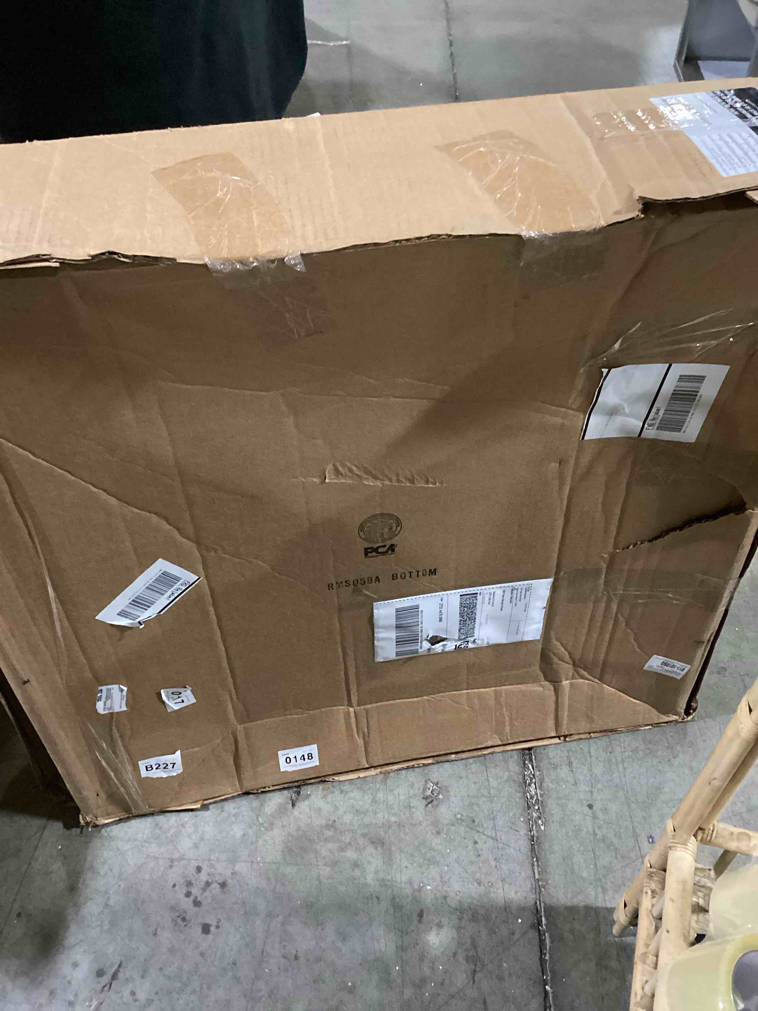 https://s3.amazonaws.com/lotting-images-prod/bidfta/RED6110748_1717678831399.jpeg