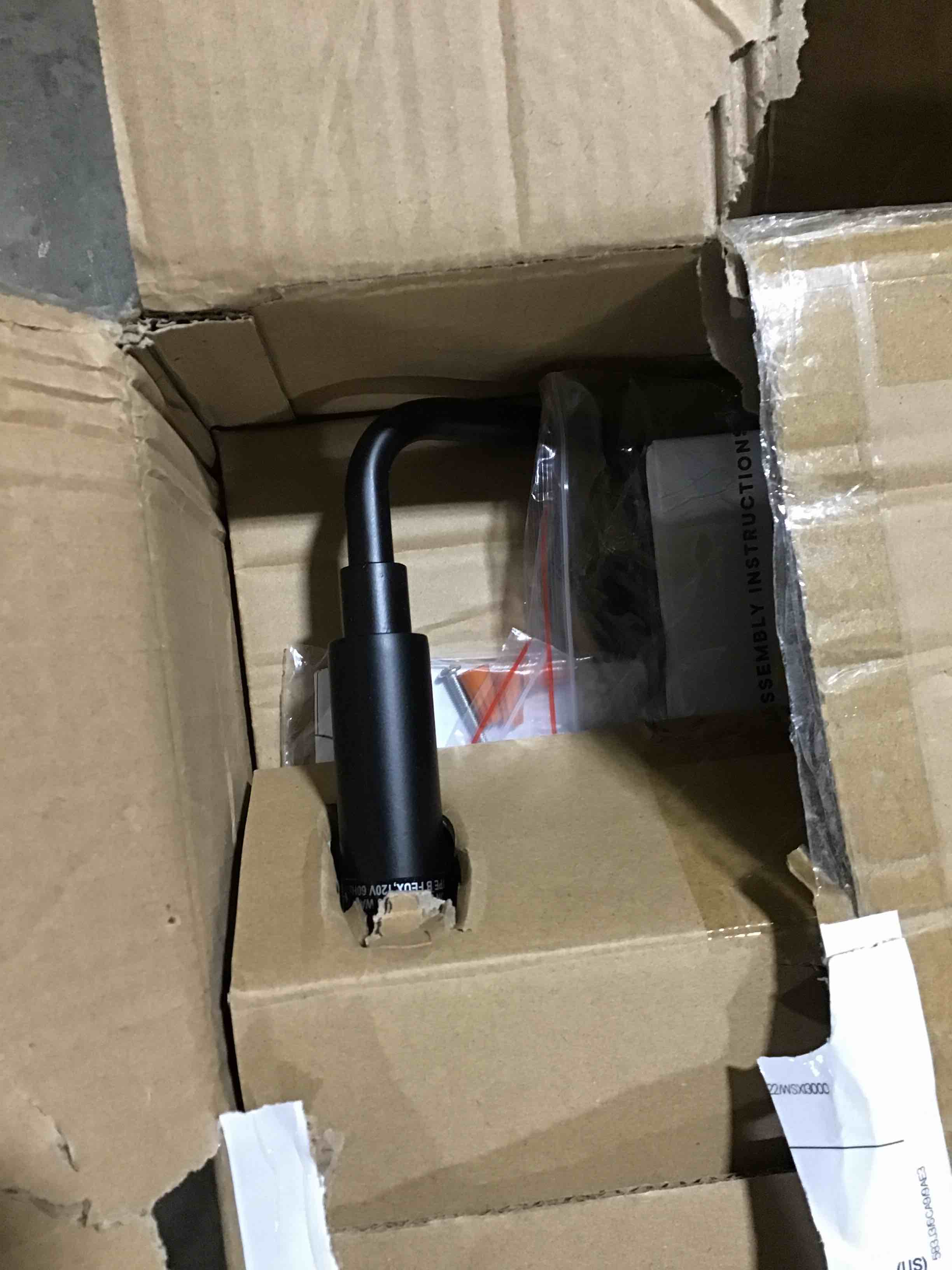 https://s3.amazonaws.com/lotting-images-prod/bidfta/RED6111008_1718132764473.jpeg