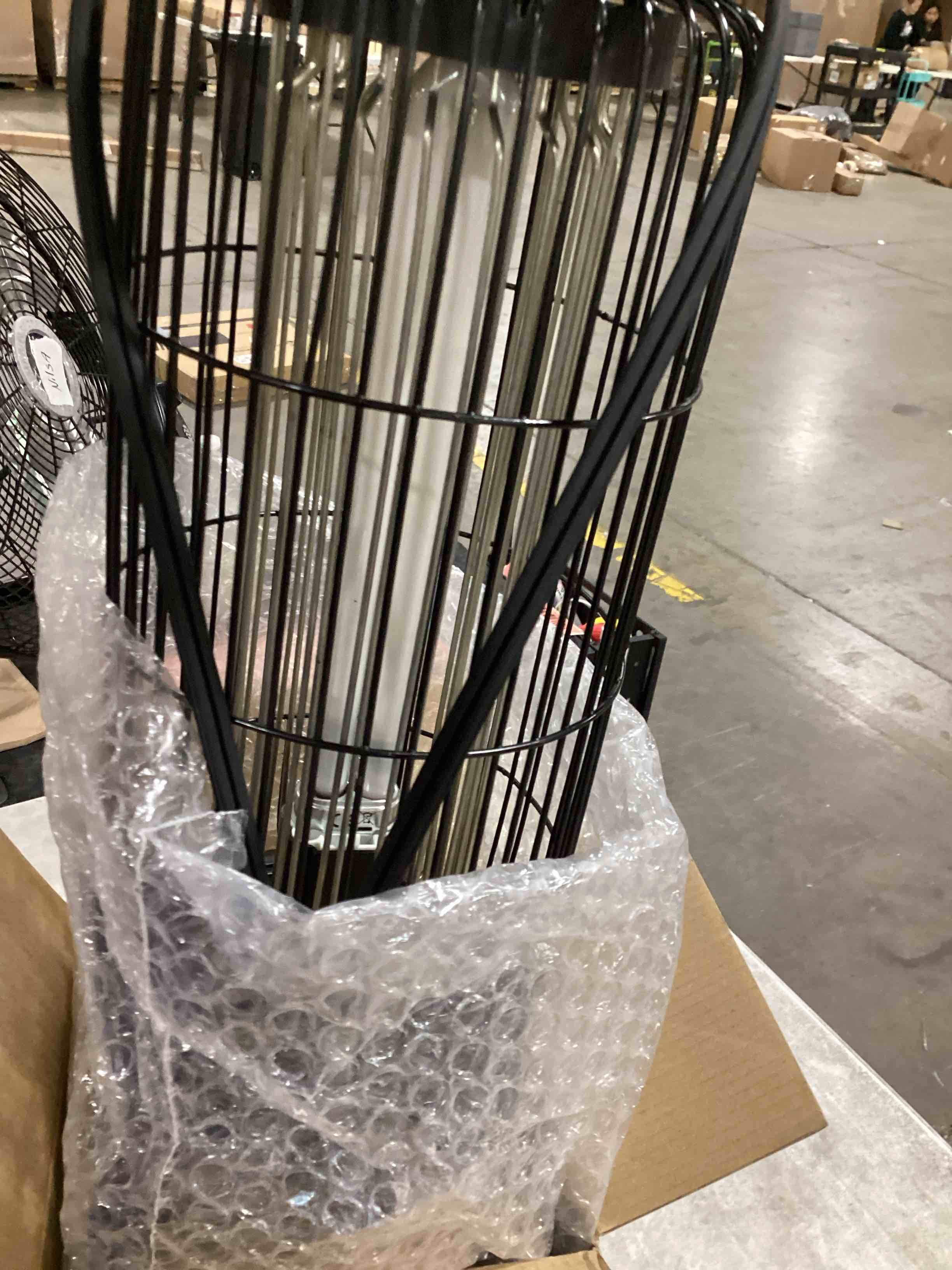https://s3.amazonaws.com/lotting-images-prod/bidfta/RED6111803_1716293971403.jpeg