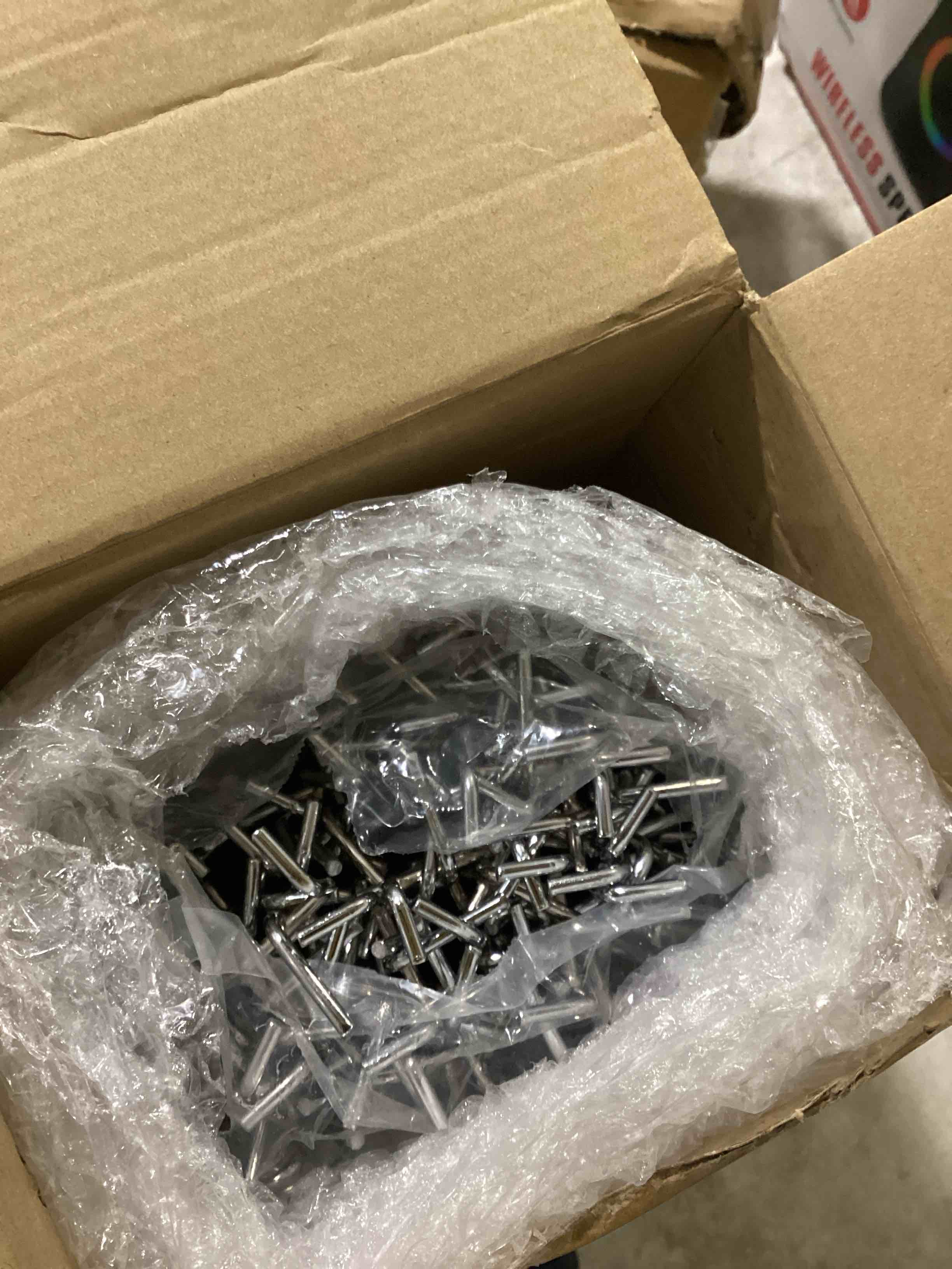 https://s3.amazonaws.com/lotting-images-prod/bidfta/RED6112129_1716483780563.jpeg