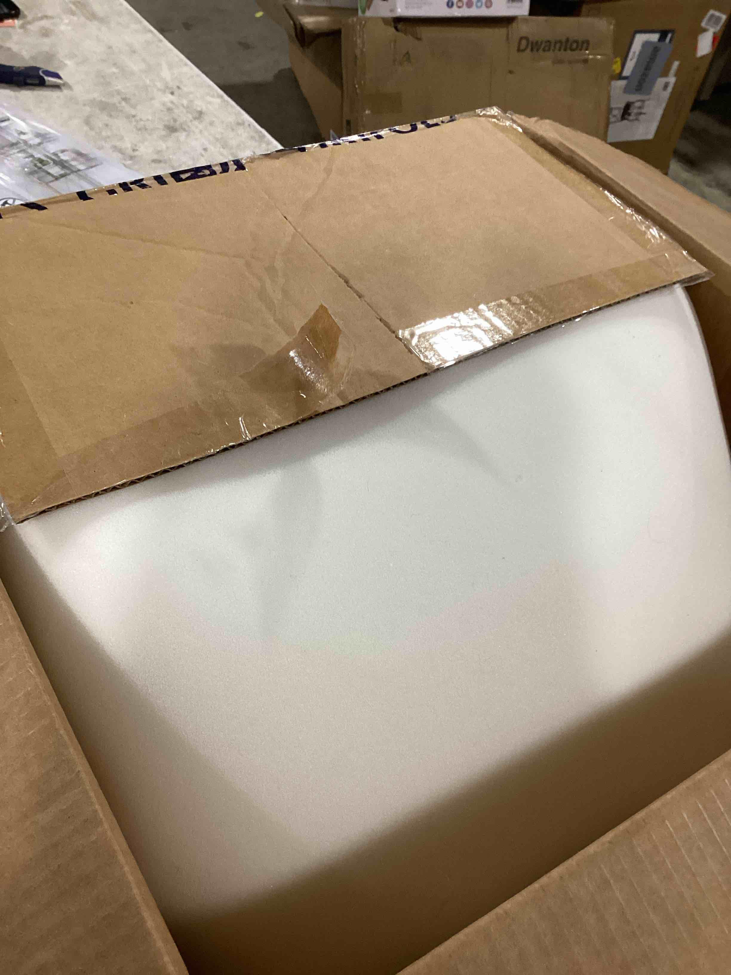 https://s3.amazonaws.com/lotting-images-prod/bidfta/RED6112478_1716982981327.jpeg