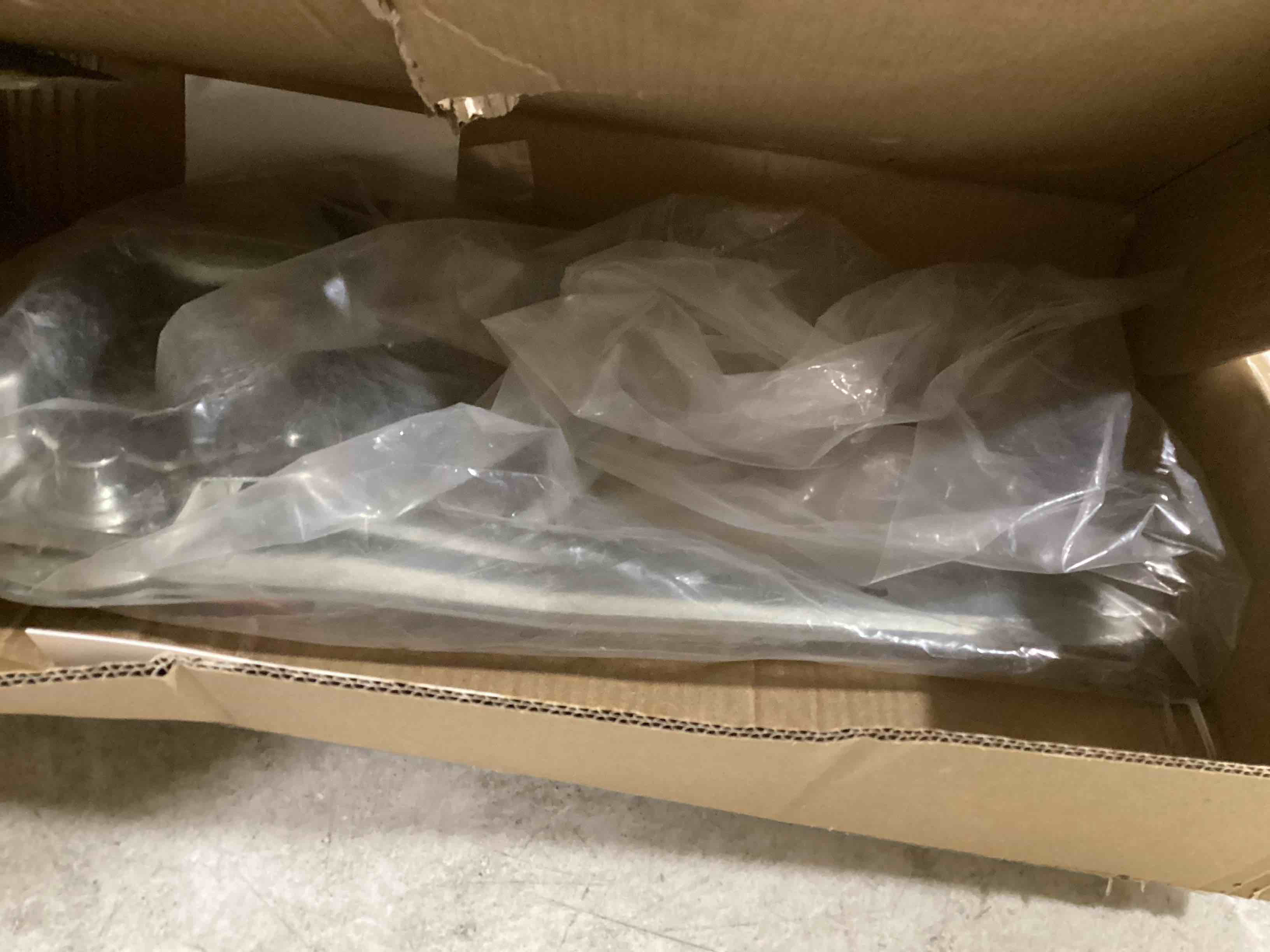 https://s3.amazonaws.com/lotting-images-prod/bidfta/RED6112566_1716997702603.jpeg