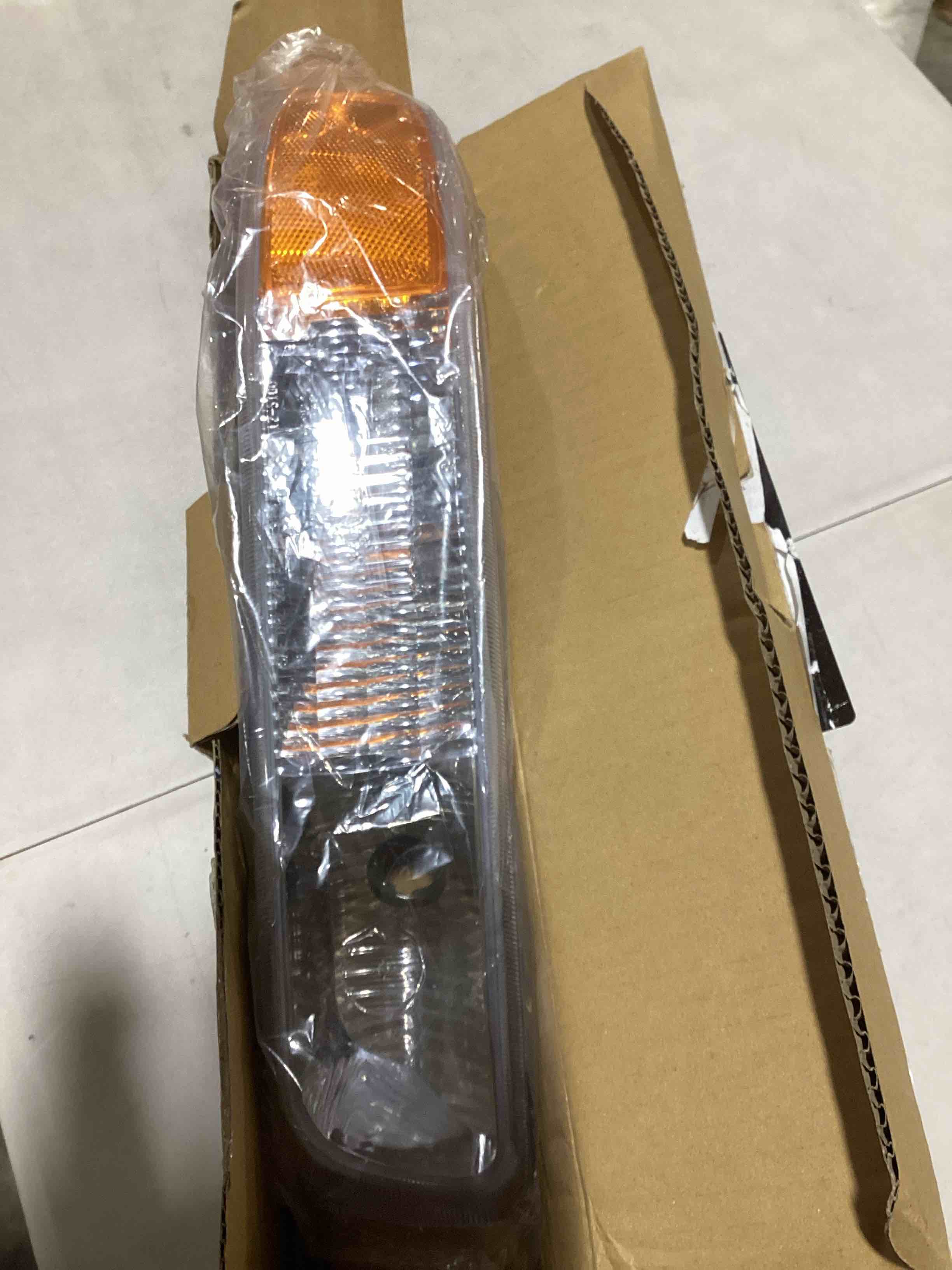 https://s3.amazonaws.com/lotting-images-prod/bidfta/RED6112671_1717160884576.jpeg