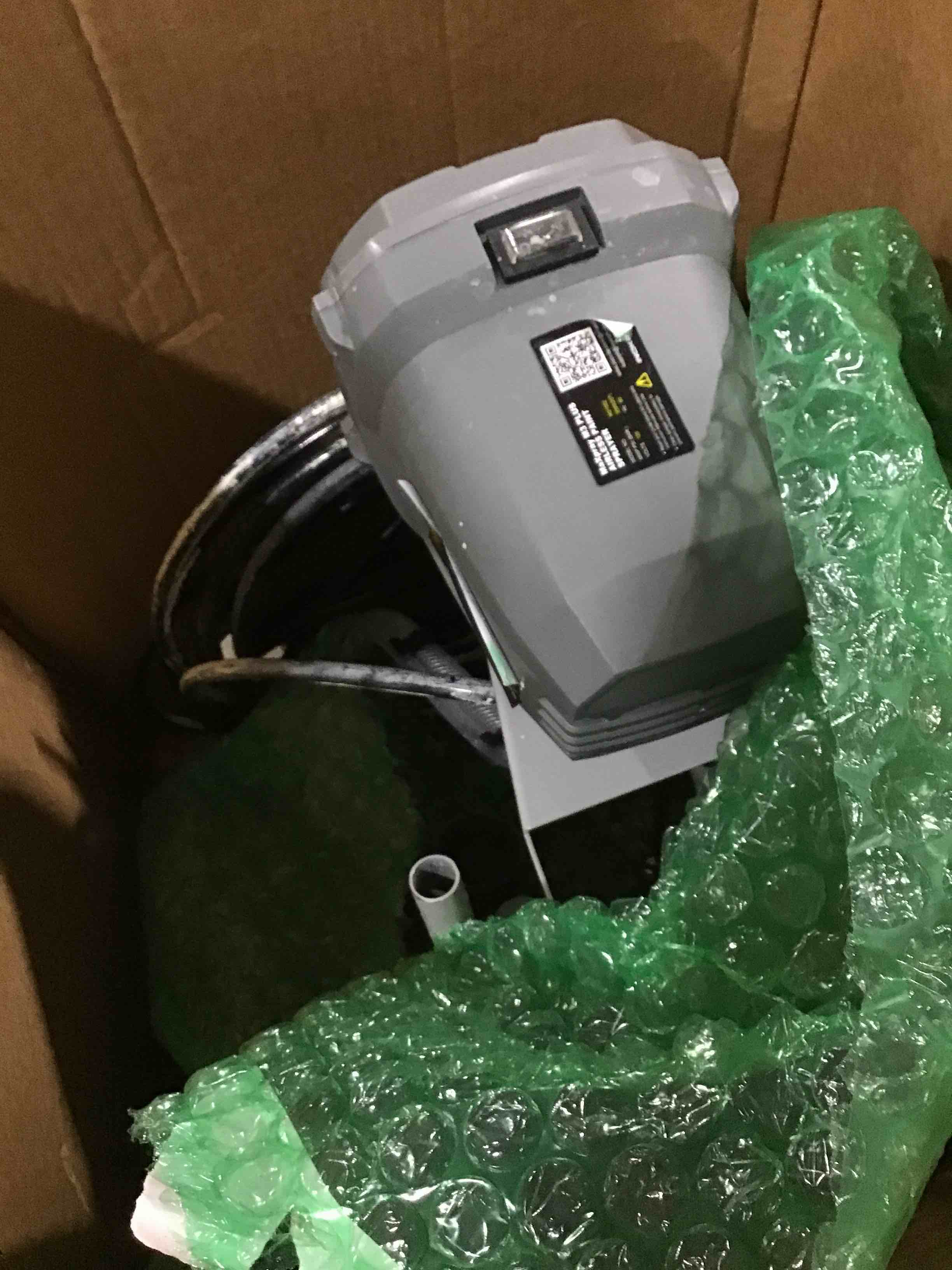 https://s3.amazonaws.com/lotting-images-prod/bidfta/RED6114149_1716568681443.jpeg