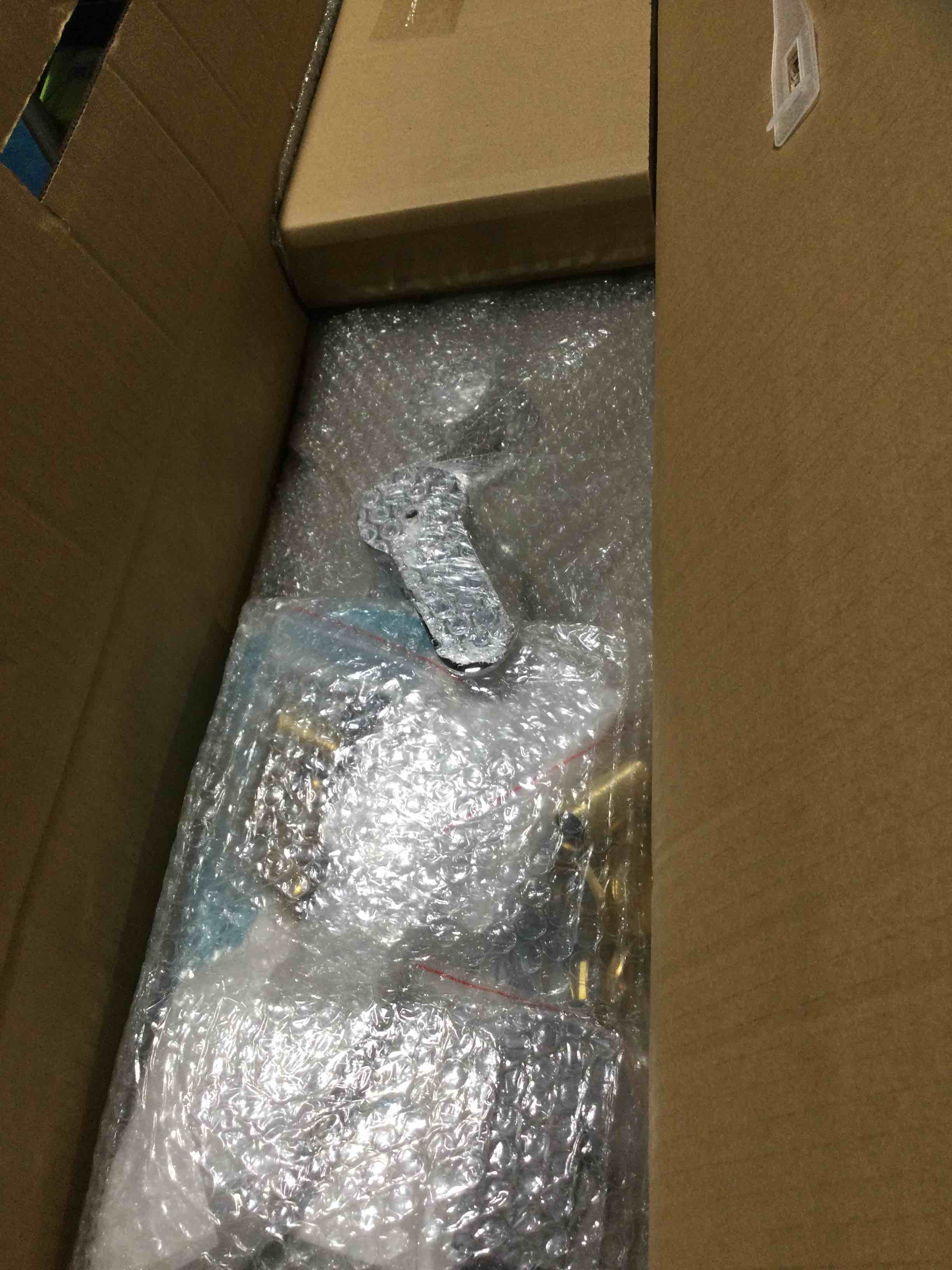https://s3.amazonaws.com/lotting-images-prod/bidfta/RED6114400_1716895915069.jpeg