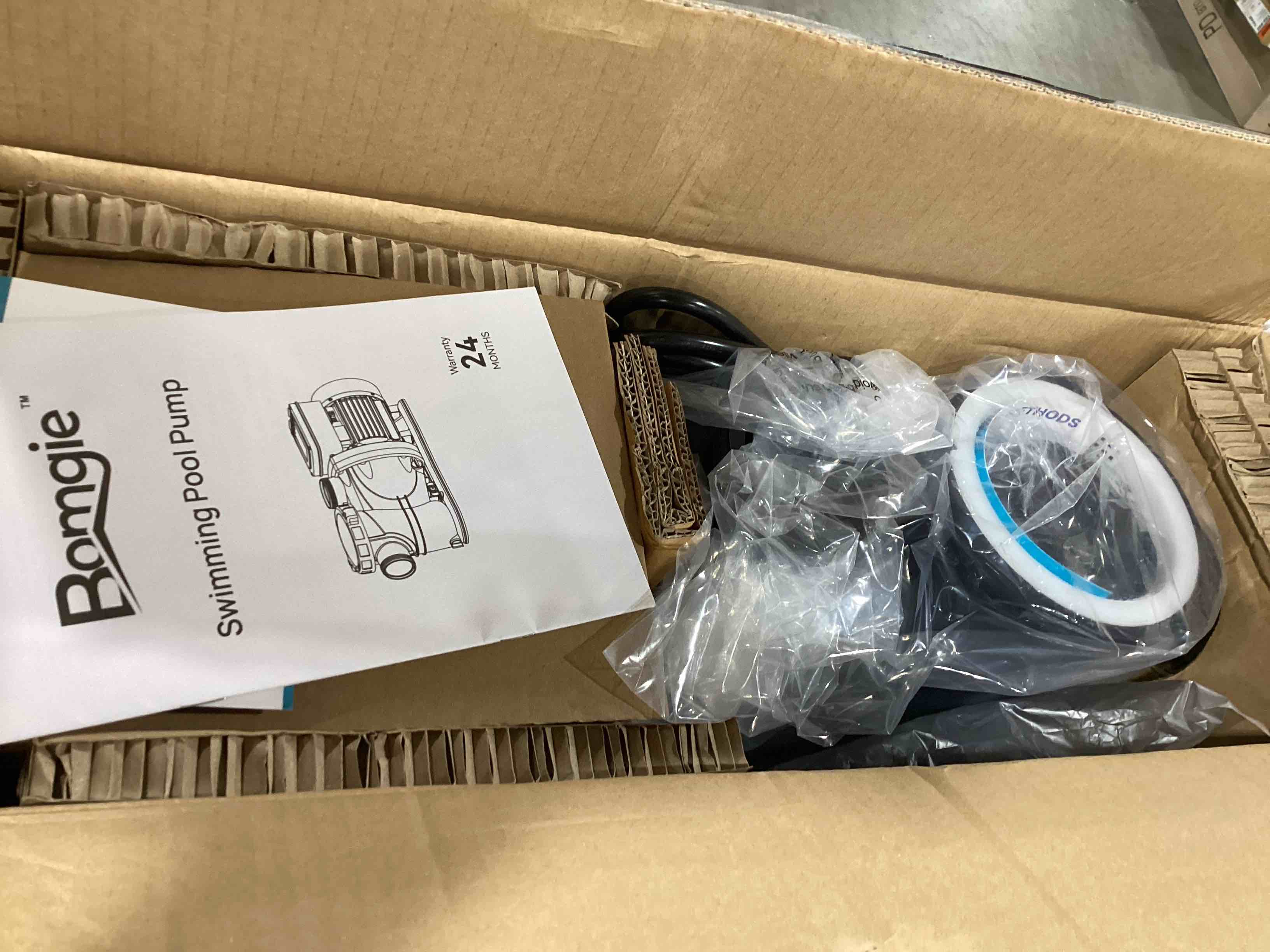 https://s3.amazonaws.com/lotting-images-prod/bidfta/RED6114912_1716032889255.jpeg