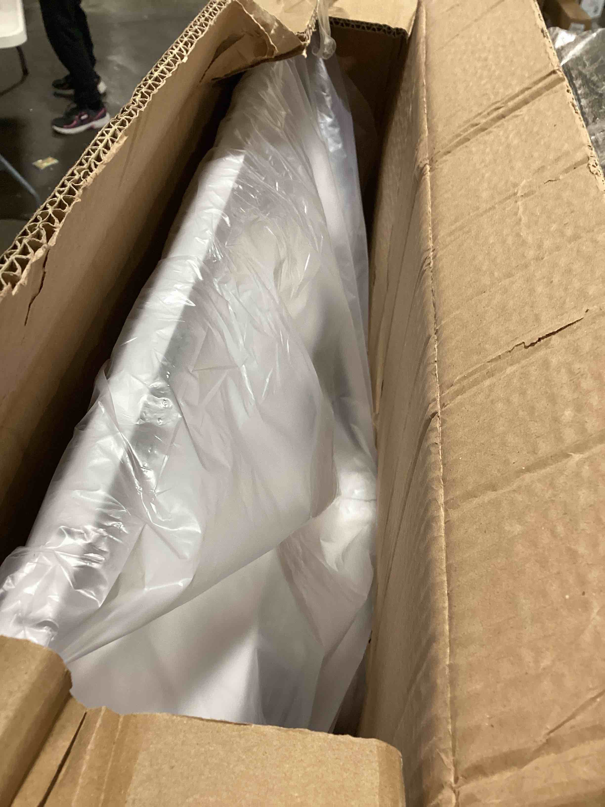 https://s3.amazonaws.com/lotting-images-prod/bidfta/RED6115155_1716234649782.jpeg