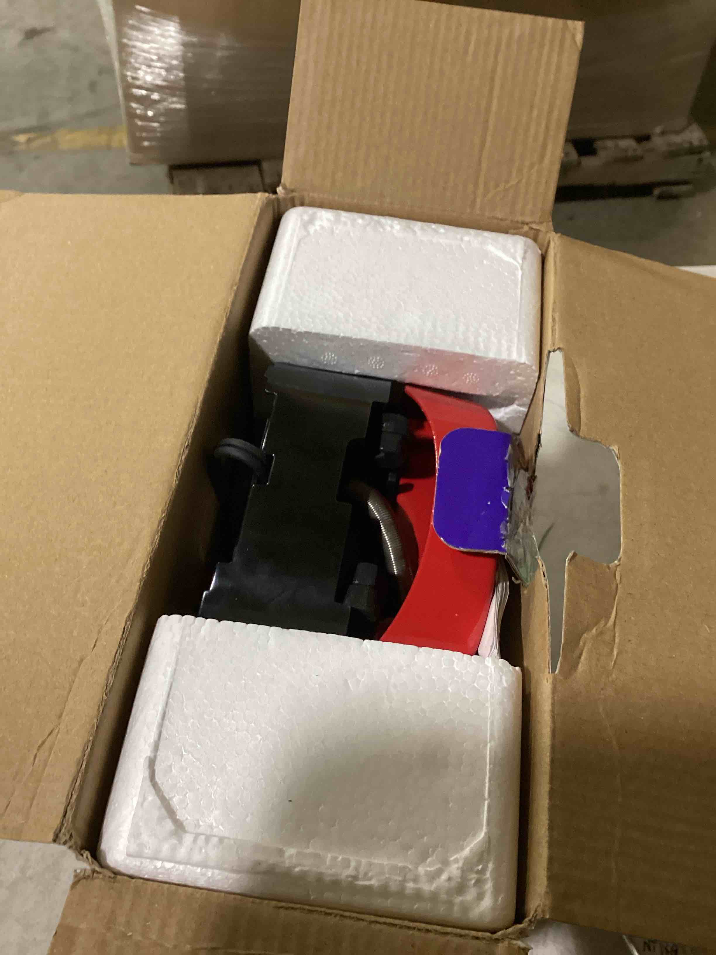 https://s3.amazonaws.com/lotting-images-prod/bidfta/RED6115608_1716479632501.jpeg