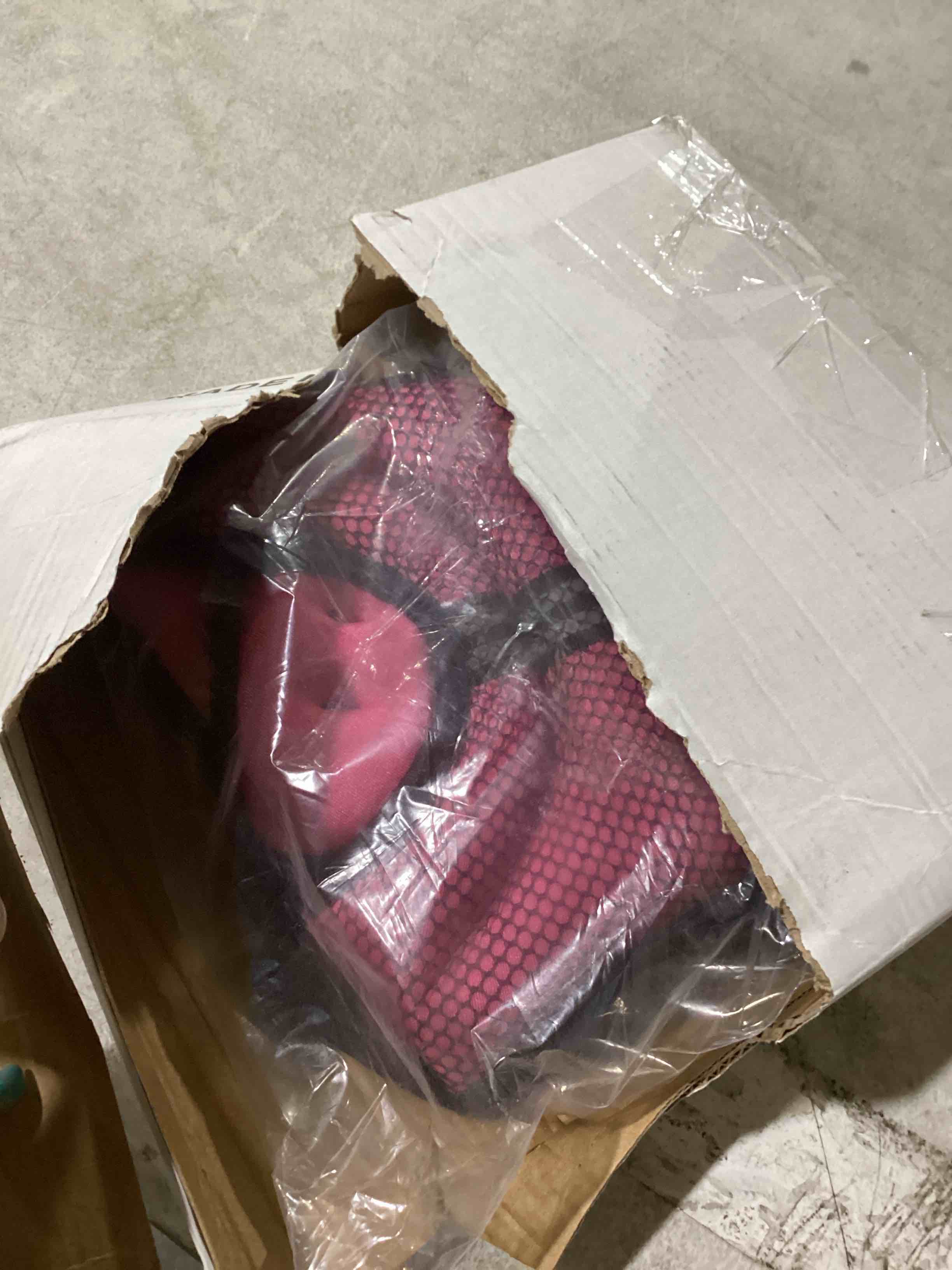 https://s3.amazonaws.com/lotting-images-prod/bidfta/RED6115629_1716483950966.jpeg