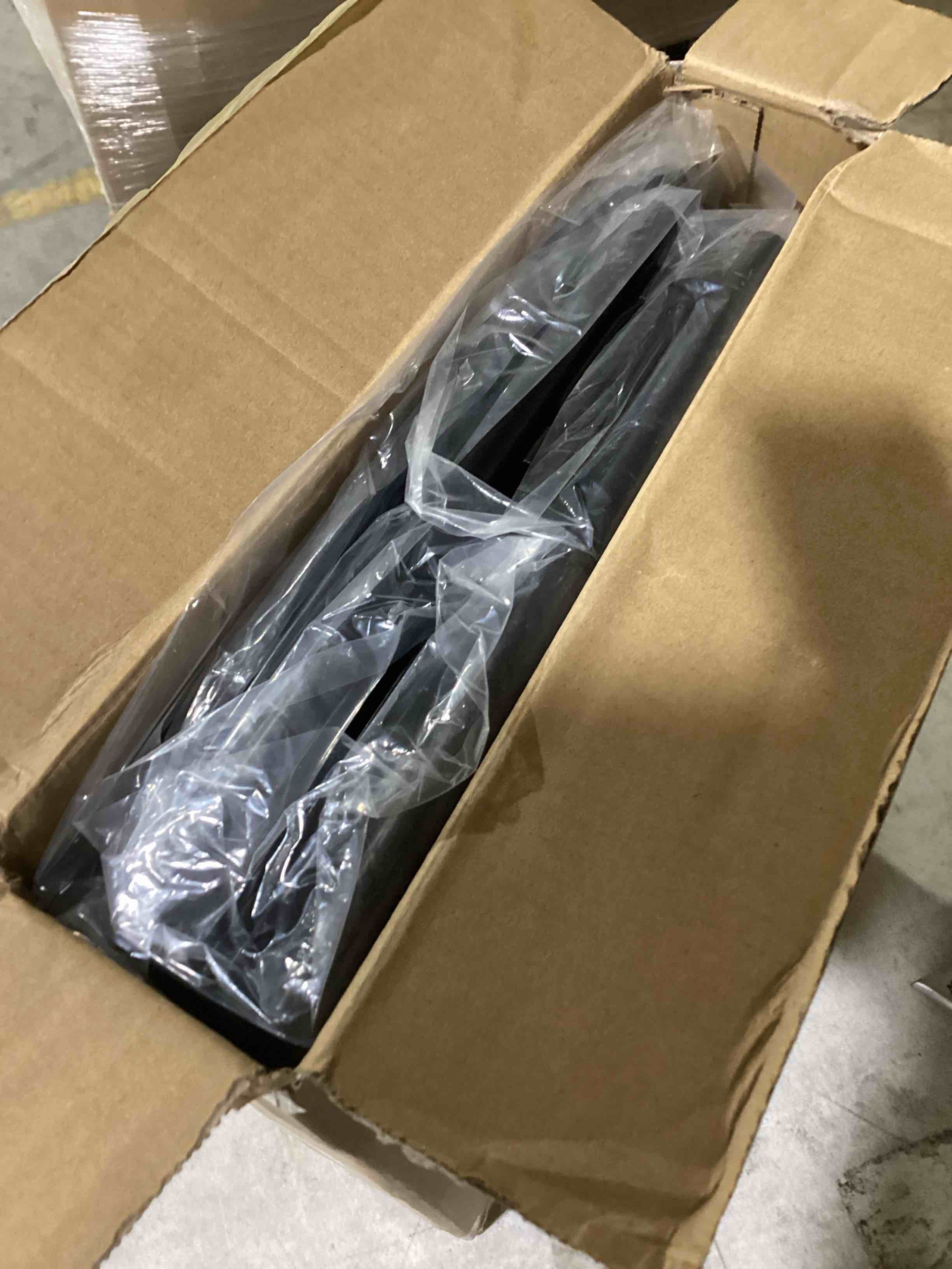 https://s3.amazonaws.com/lotting-images-prod/bidfta/RED6115641_1716484727726.jpeg