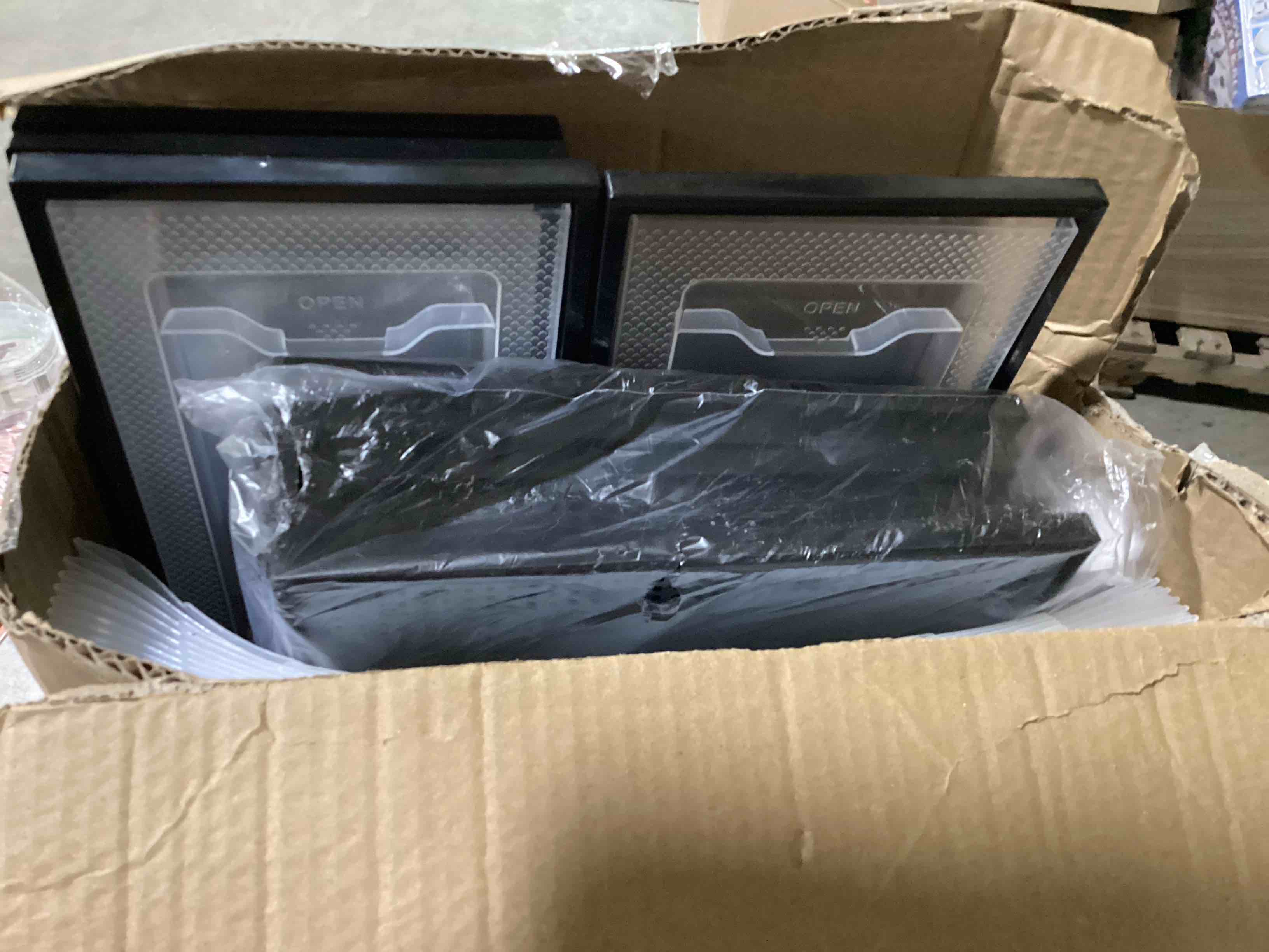 https://s3.amazonaws.com/lotting-images-prod/bidfta/RED6115642_1716484776790.jpeg