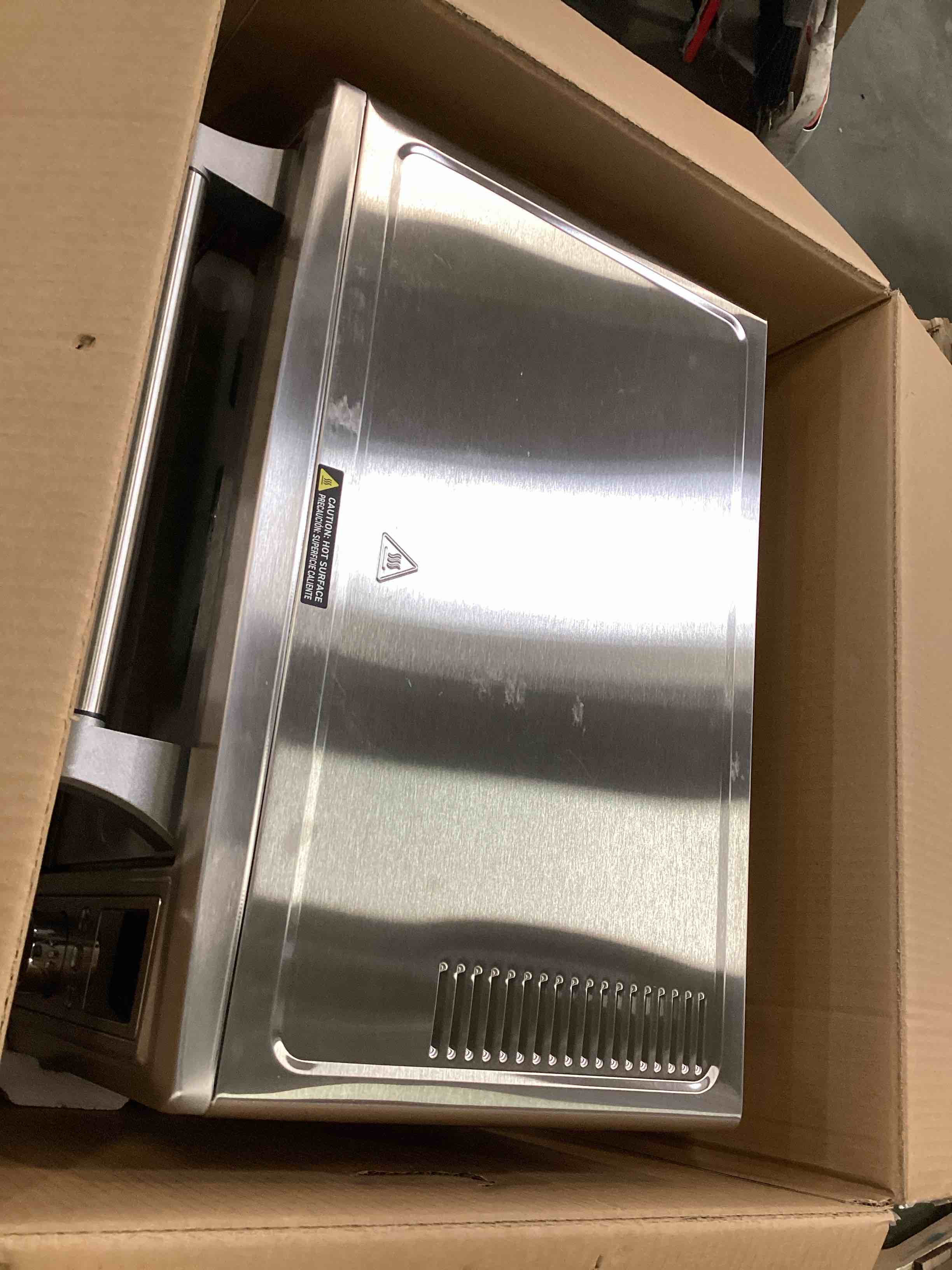 https://s3.amazonaws.com/lotting-images-prod/bidfta/RED6117909_1710254286810.jpeg