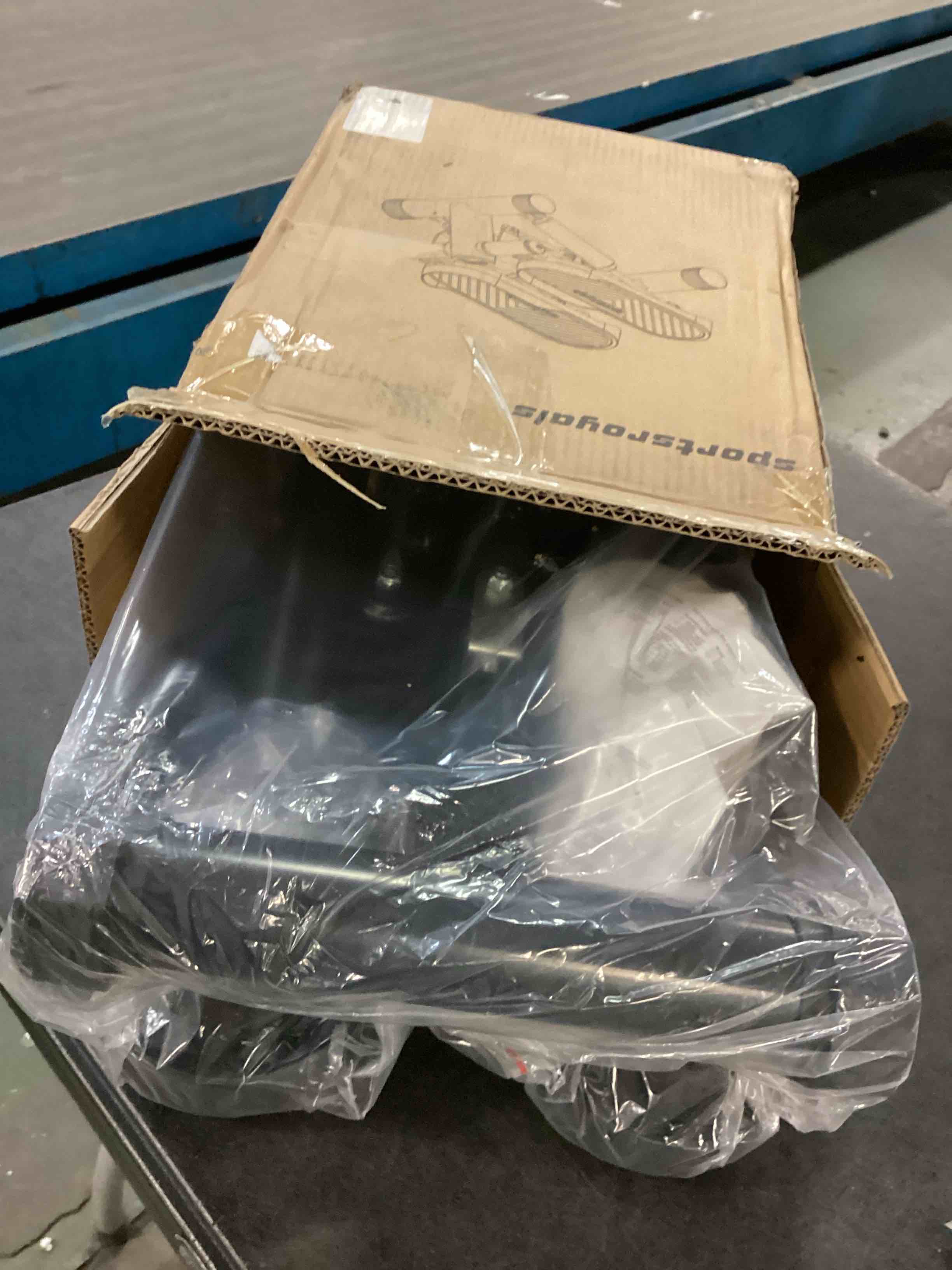 https://s3.amazonaws.com/lotting-images-prod/bidfta/RED6118748_1710762067159.jpeg
