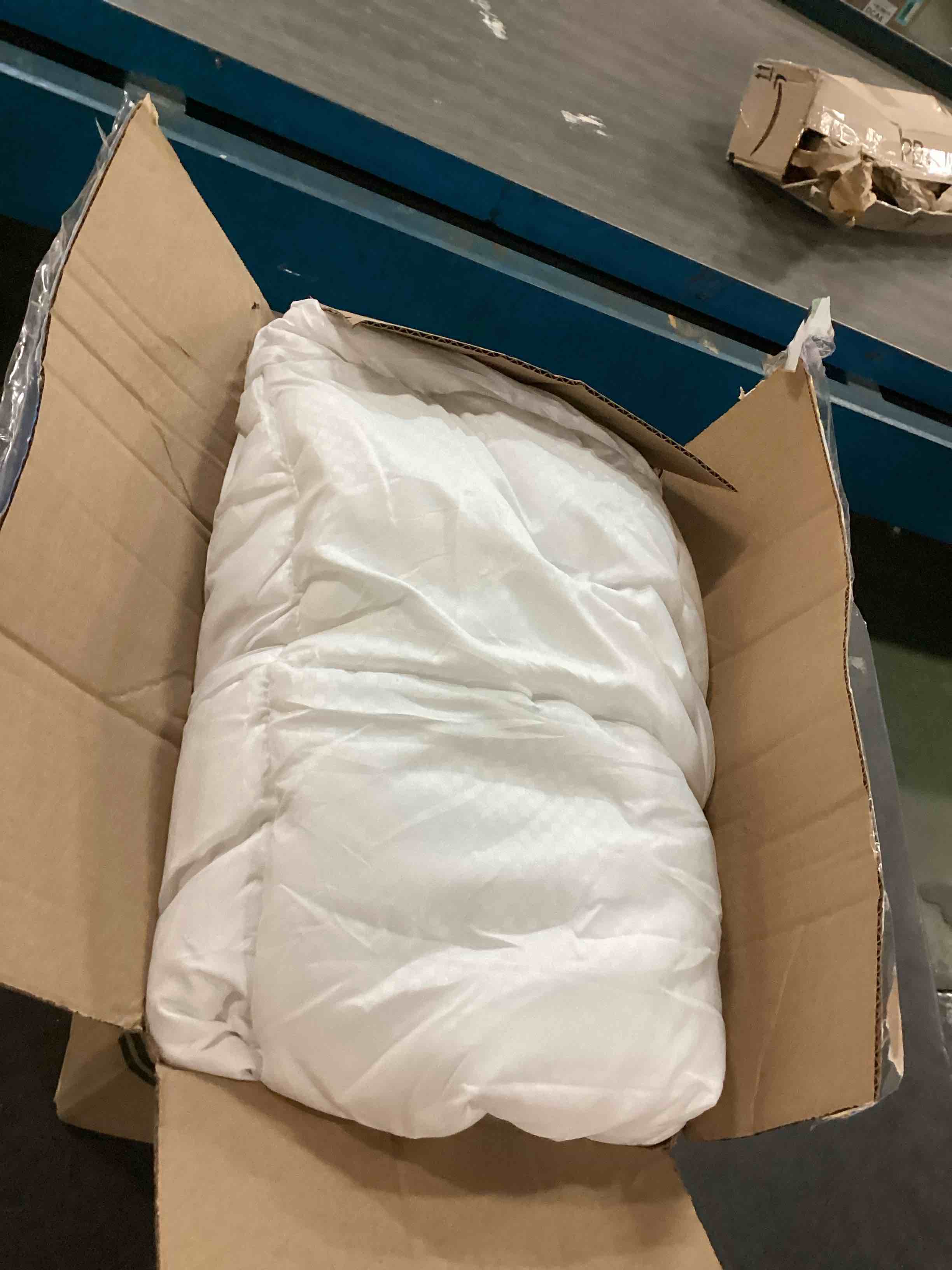 https://s3.amazonaws.com/lotting-images-prod/bidfta/RED6118776_1710765600141.jpeg