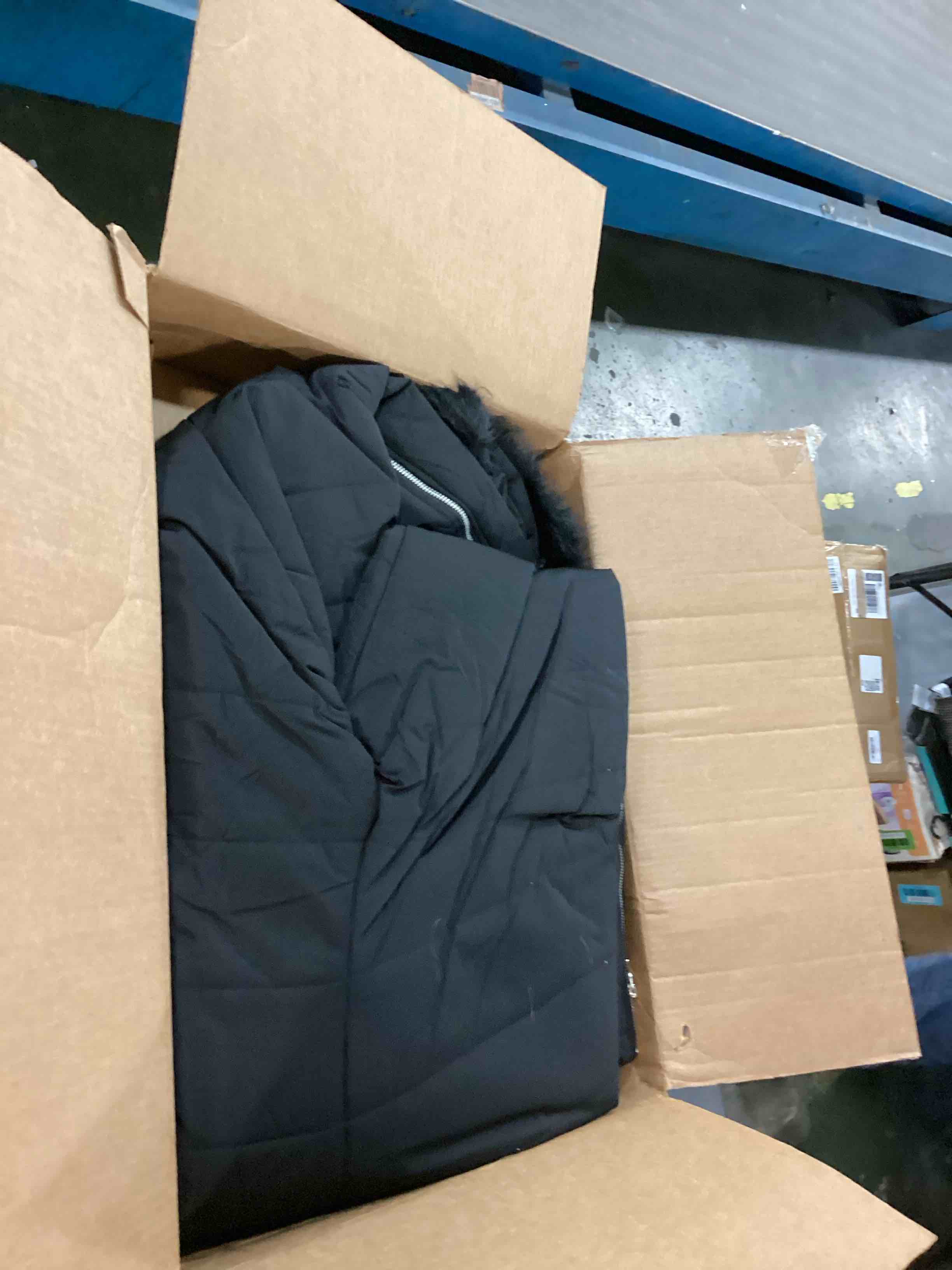 https://s3.amazonaws.com/lotting-images-prod/bidfta/RED6118792_1710766504469.jpeg