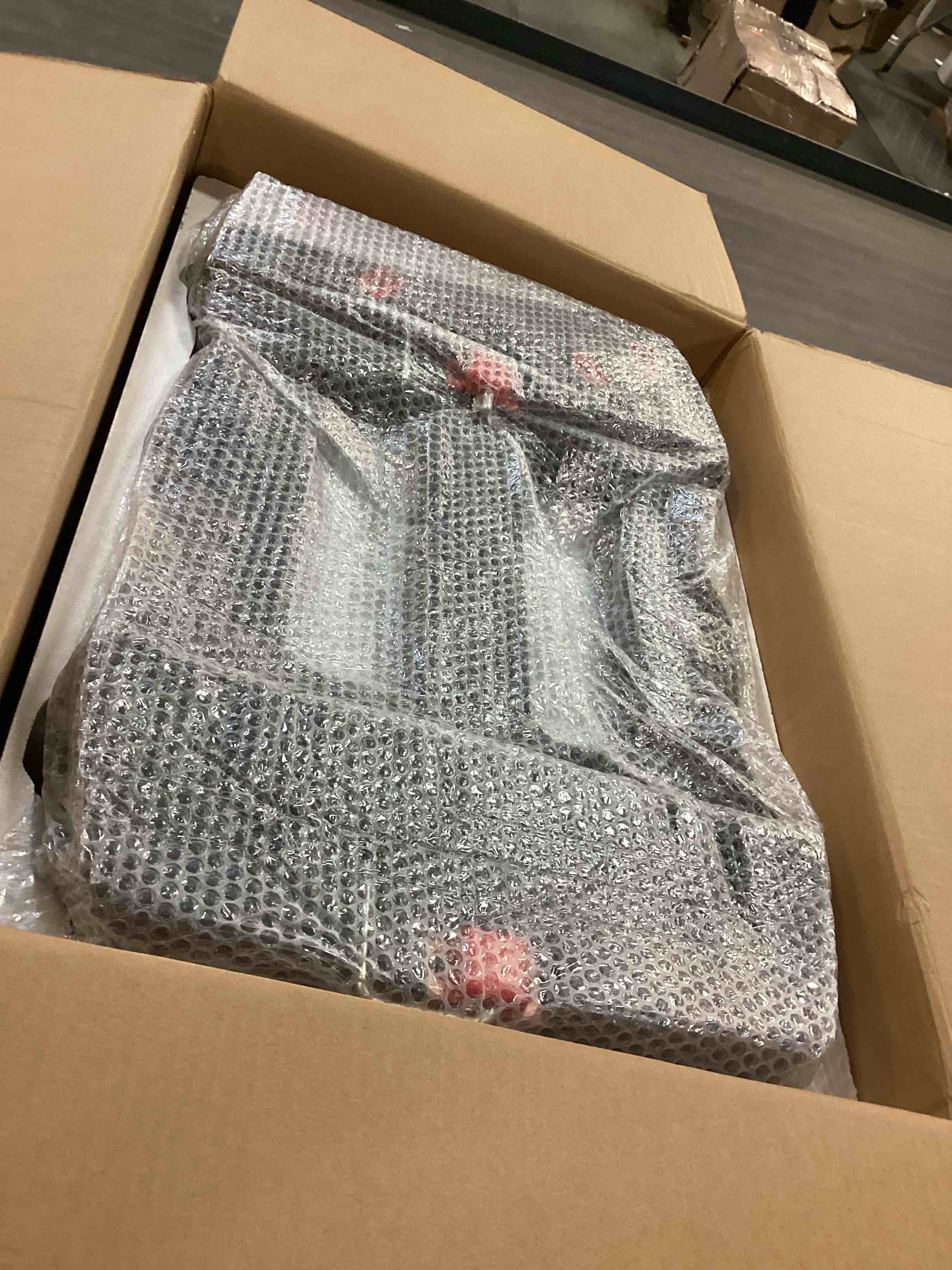 https://s3.amazonaws.com/lotting-images-prod/bidfta/RED6118799_1710767085658.jpeg