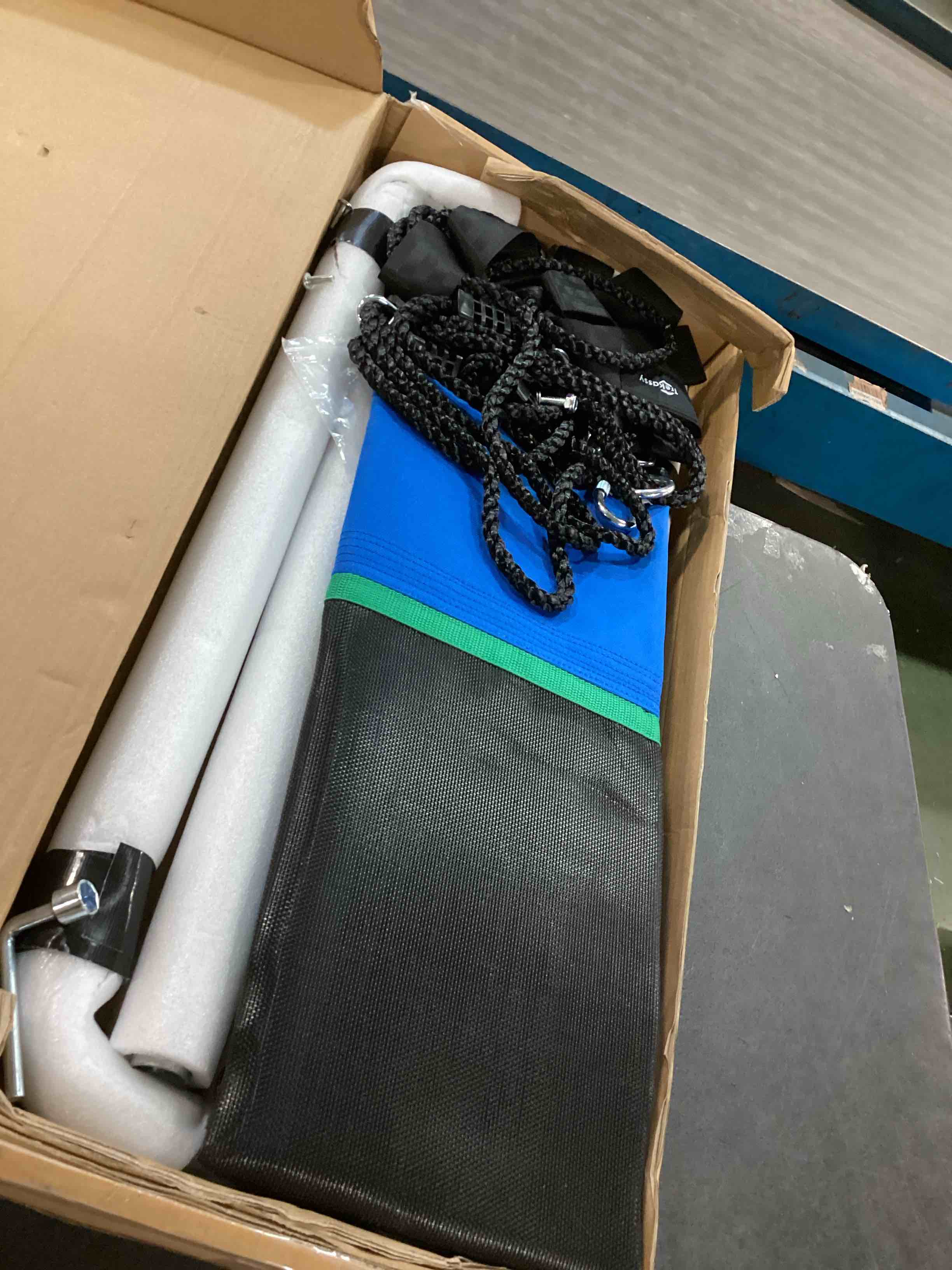 https://s3.amazonaws.com/lotting-images-prod/bidfta/RED6118907_1710782657789.jpeg