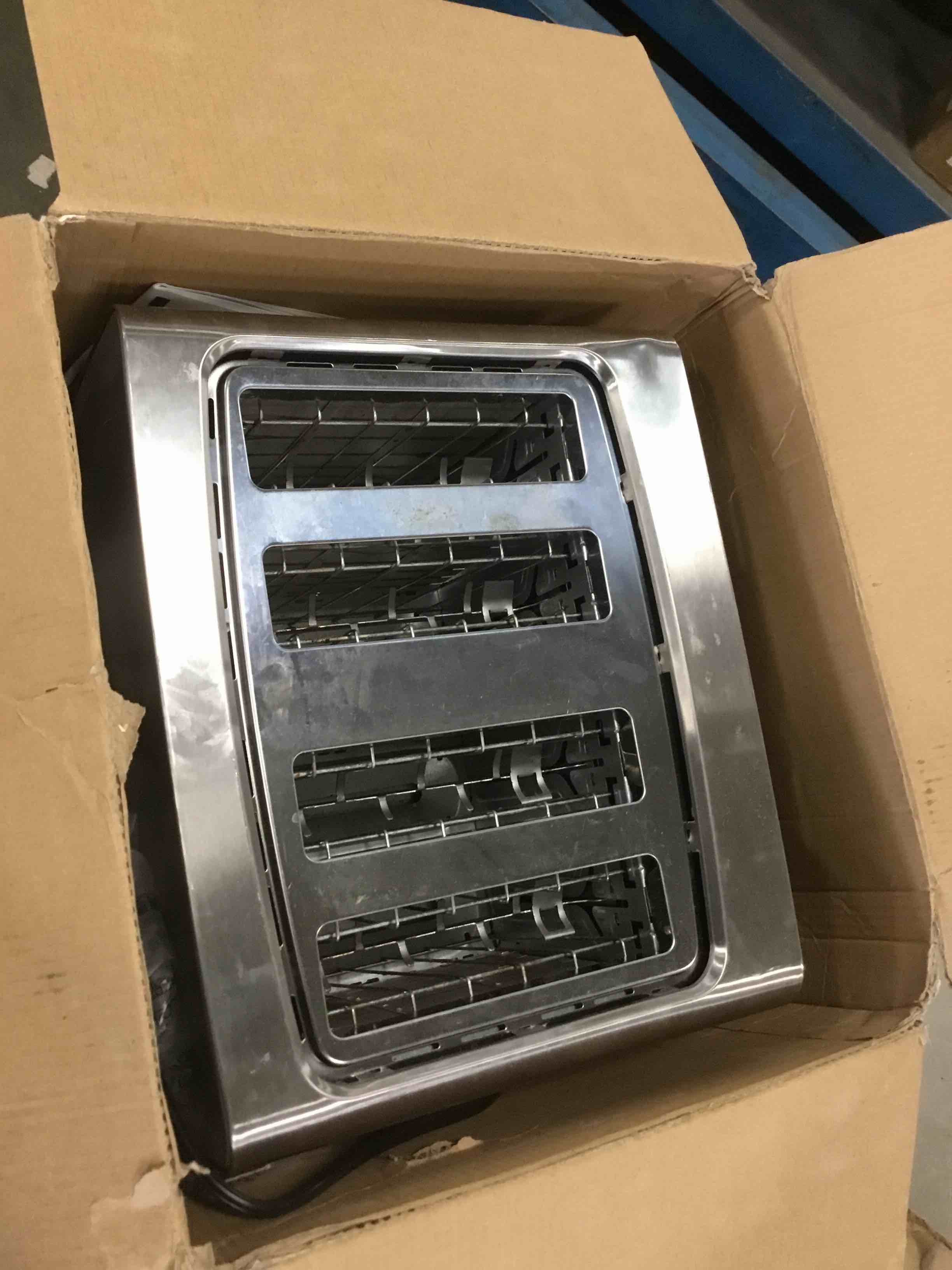 https://s3.amazonaws.com/lotting-images-prod/bidfta/RED6119176_1710273111755.jpeg