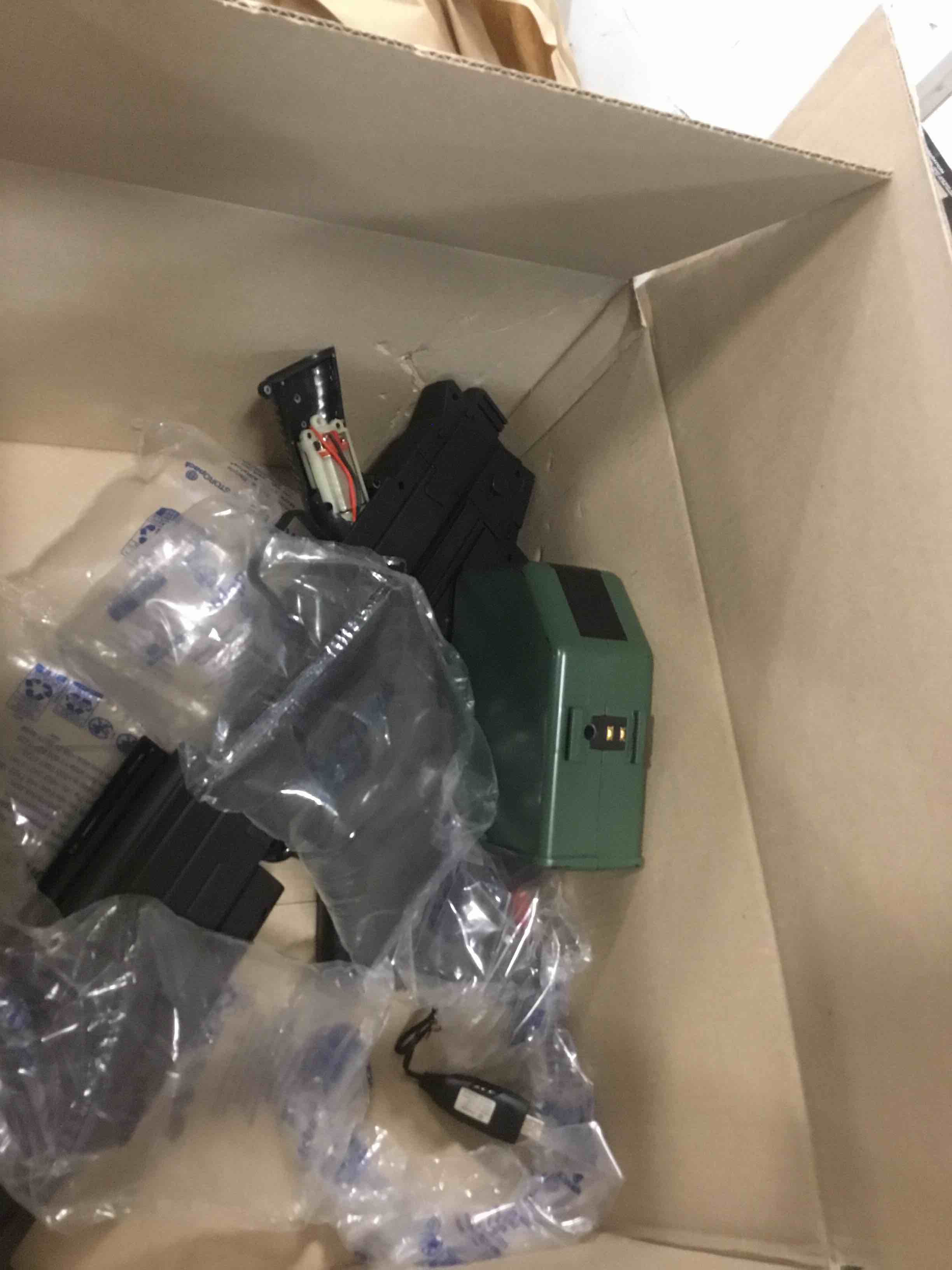 https://s3.amazonaws.com/lotting-images-prod/bidfta/RED6119961_1710769167313.jpeg